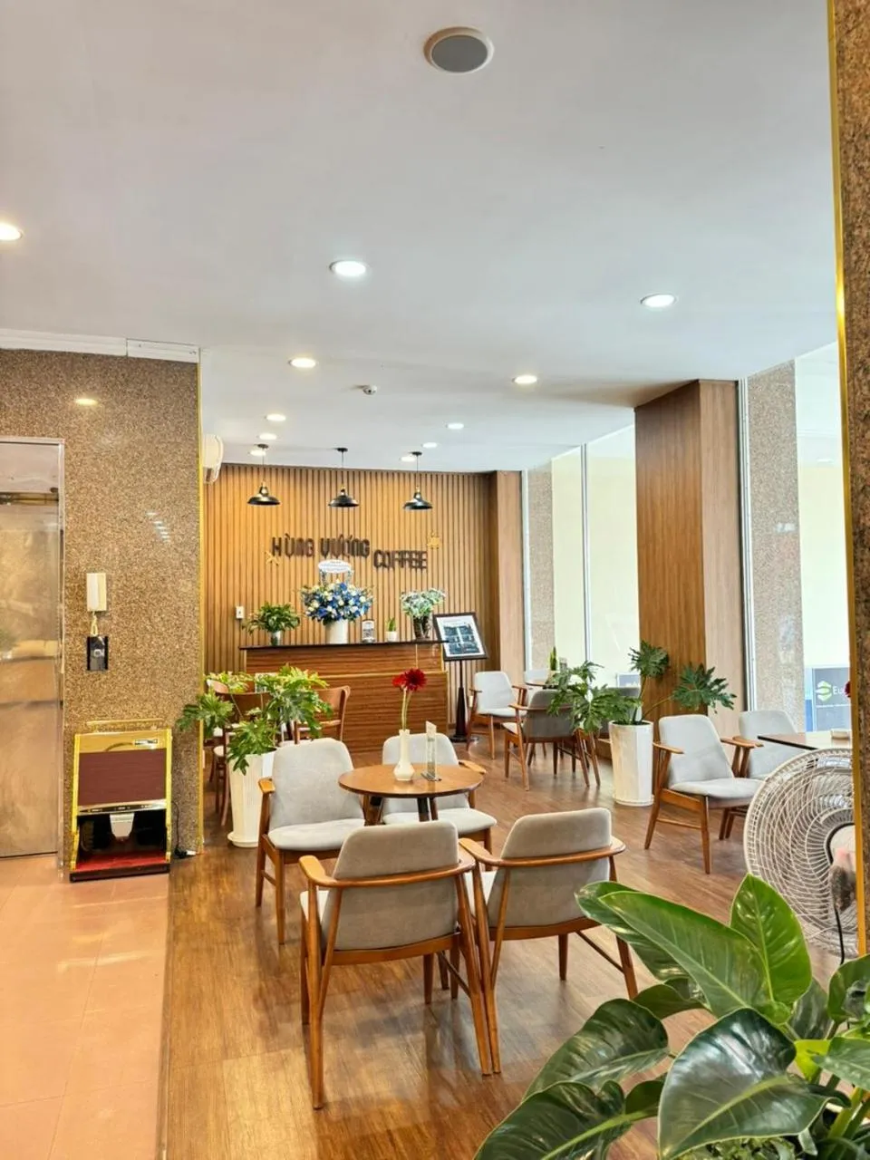 Seating area in Khách Sạn Hùng Vương Quảng Ngãi