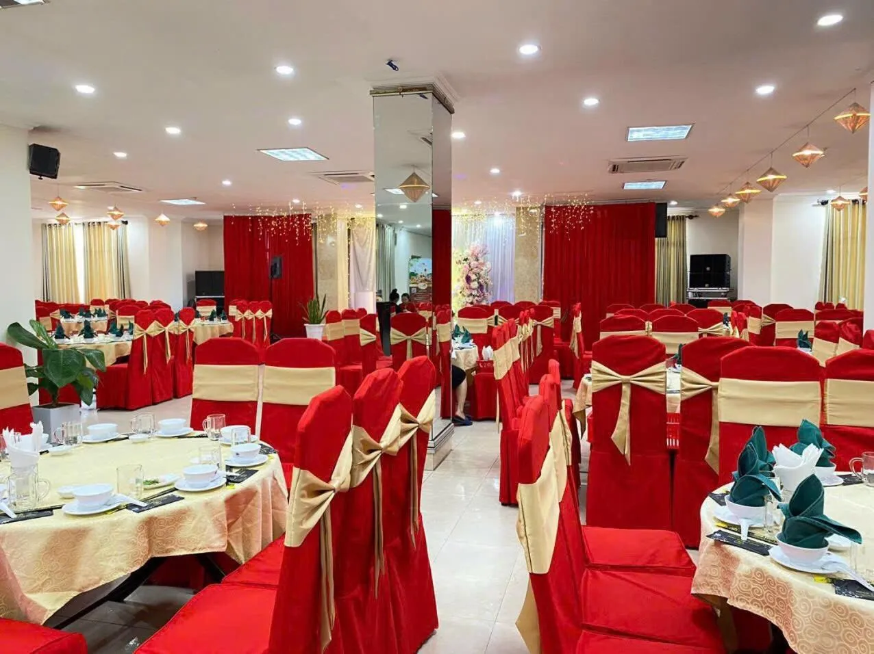 Restaurant/places to eat in Khách Sạn Hùng Vương Quảng Ngãi