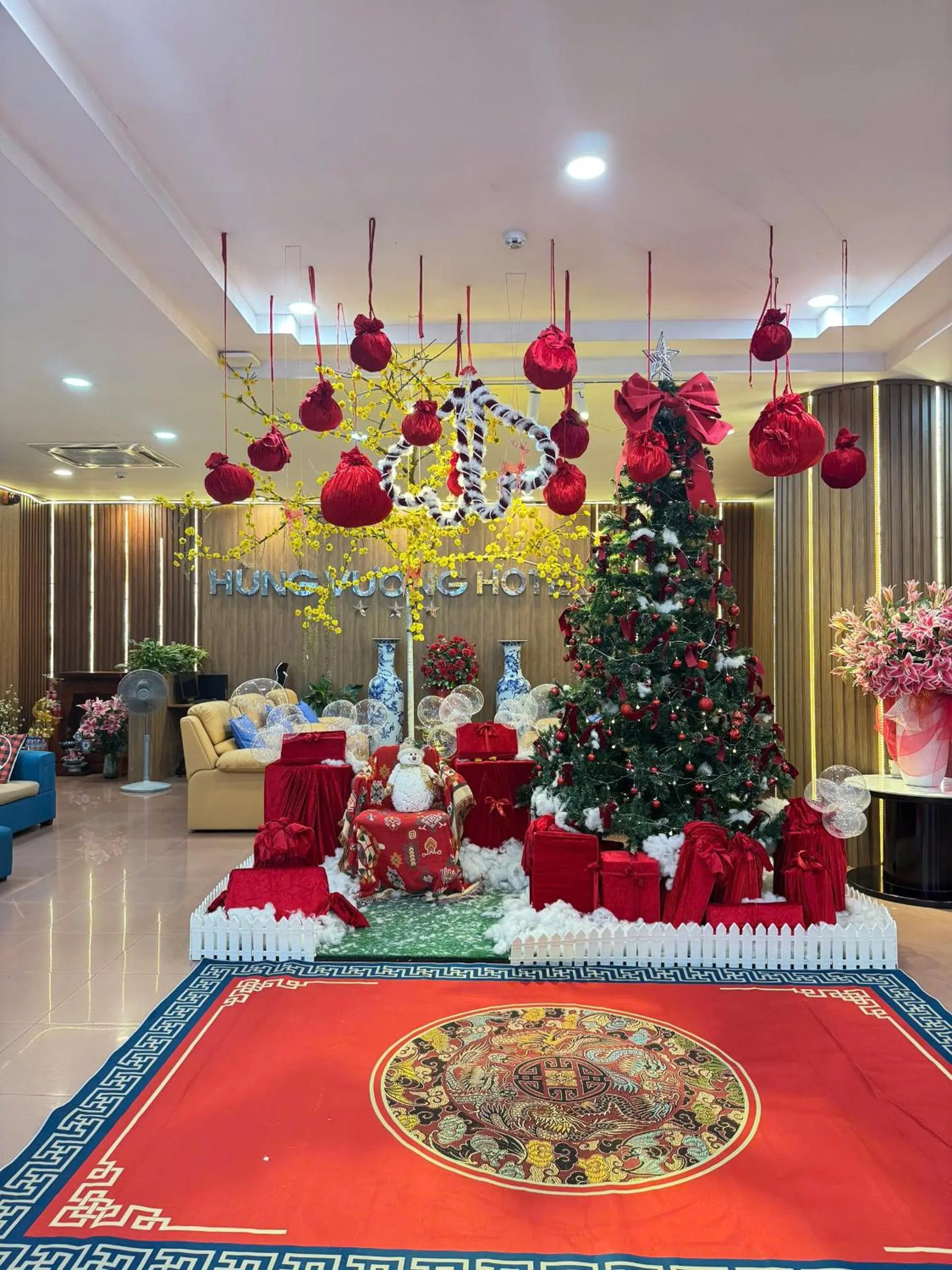 Communal lounge/ TV room in Khách Sạn Hùng Vương Quảng Ngãi