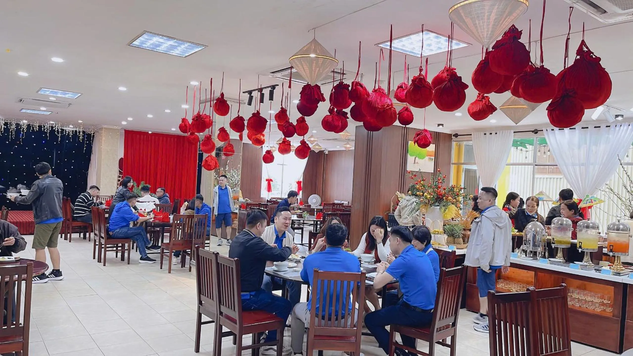 Restaurant/places to eat in Khách Sạn Hùng Vương Quảng Ngãi