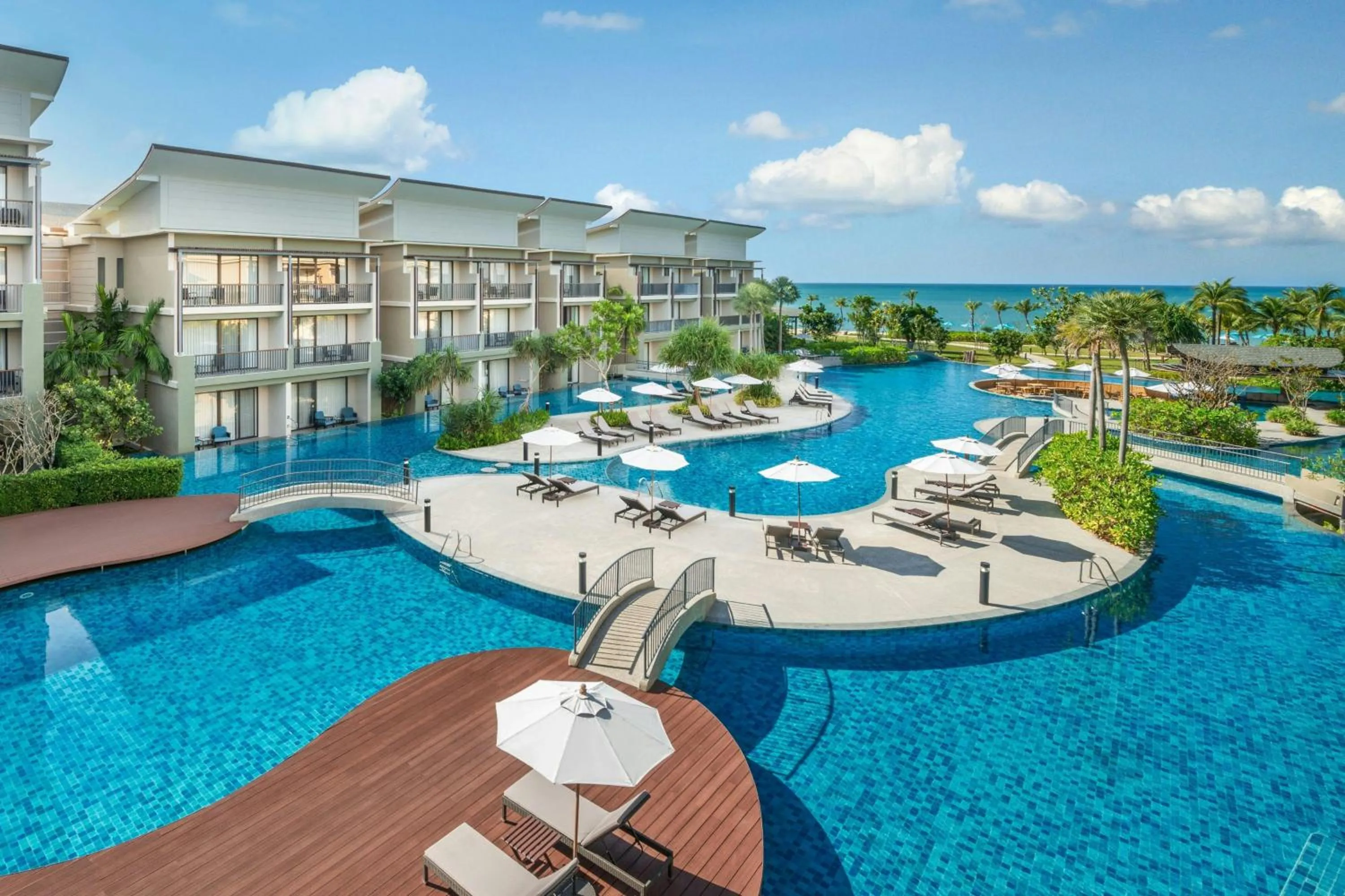 Swimming pool in Le Meridien Khao Lak Resort & Spa