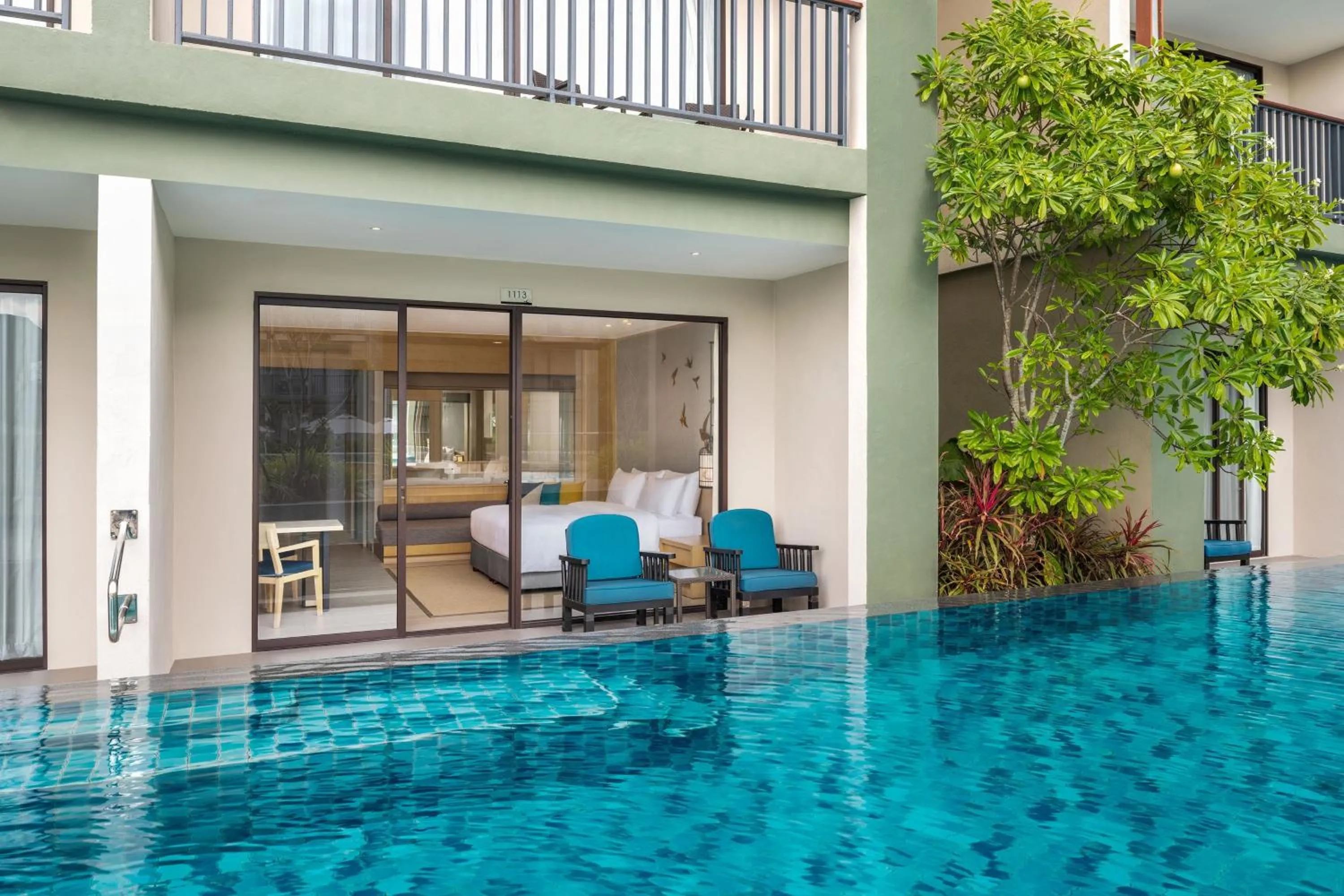 Swimming pool in Le Meridien Khao Lak Resort & Spa