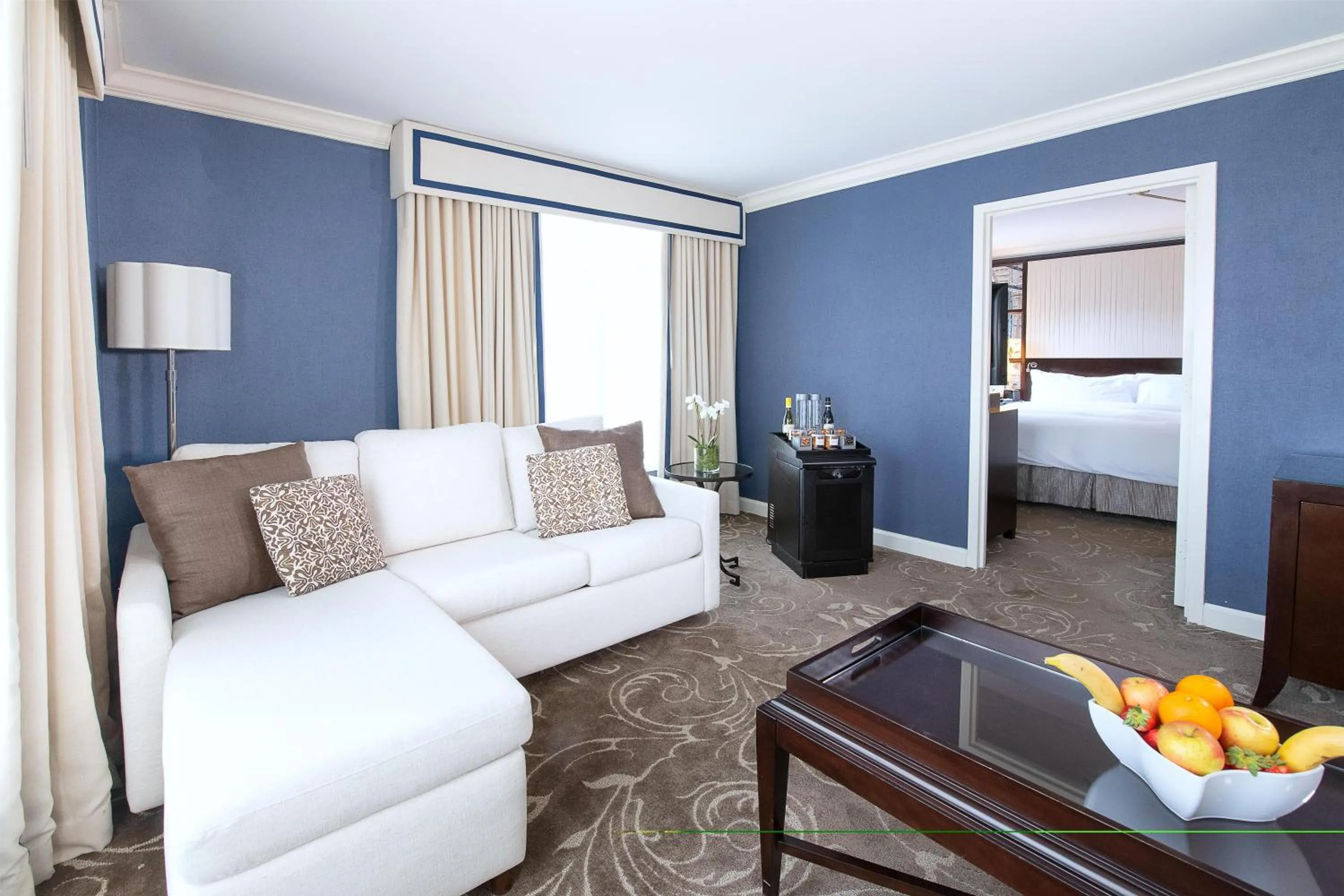 Photo of the whole room, Bed in Hamilton Hotel - Washington DC