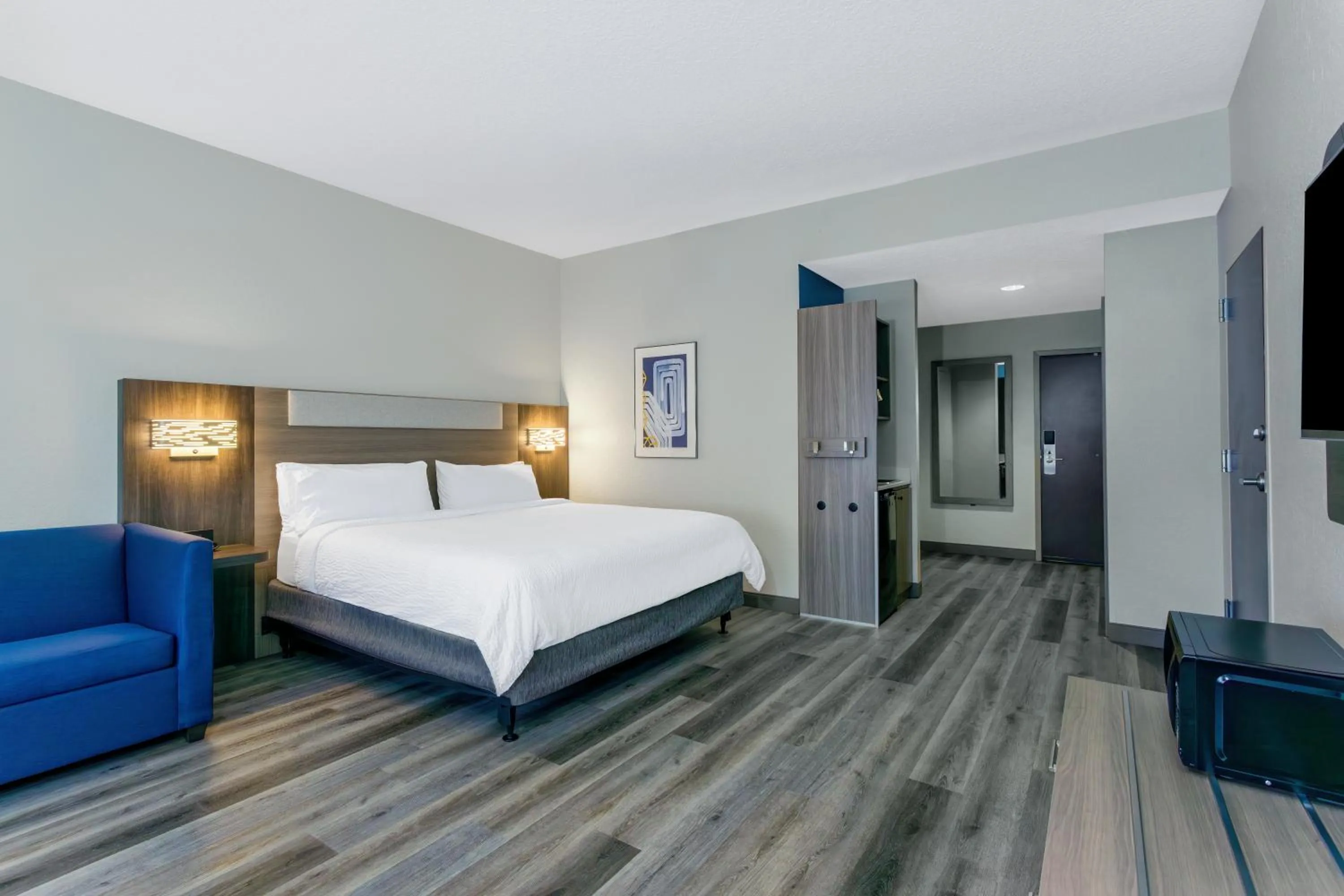 Bed in Holiday Inn Express Orlando-Ocoee East by IHG