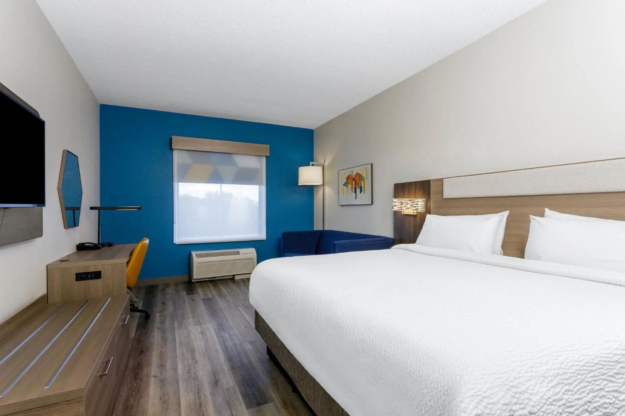 Photo of the whole room, Bed in Holiday Inn Express Orlando-Ocoee East by IHG