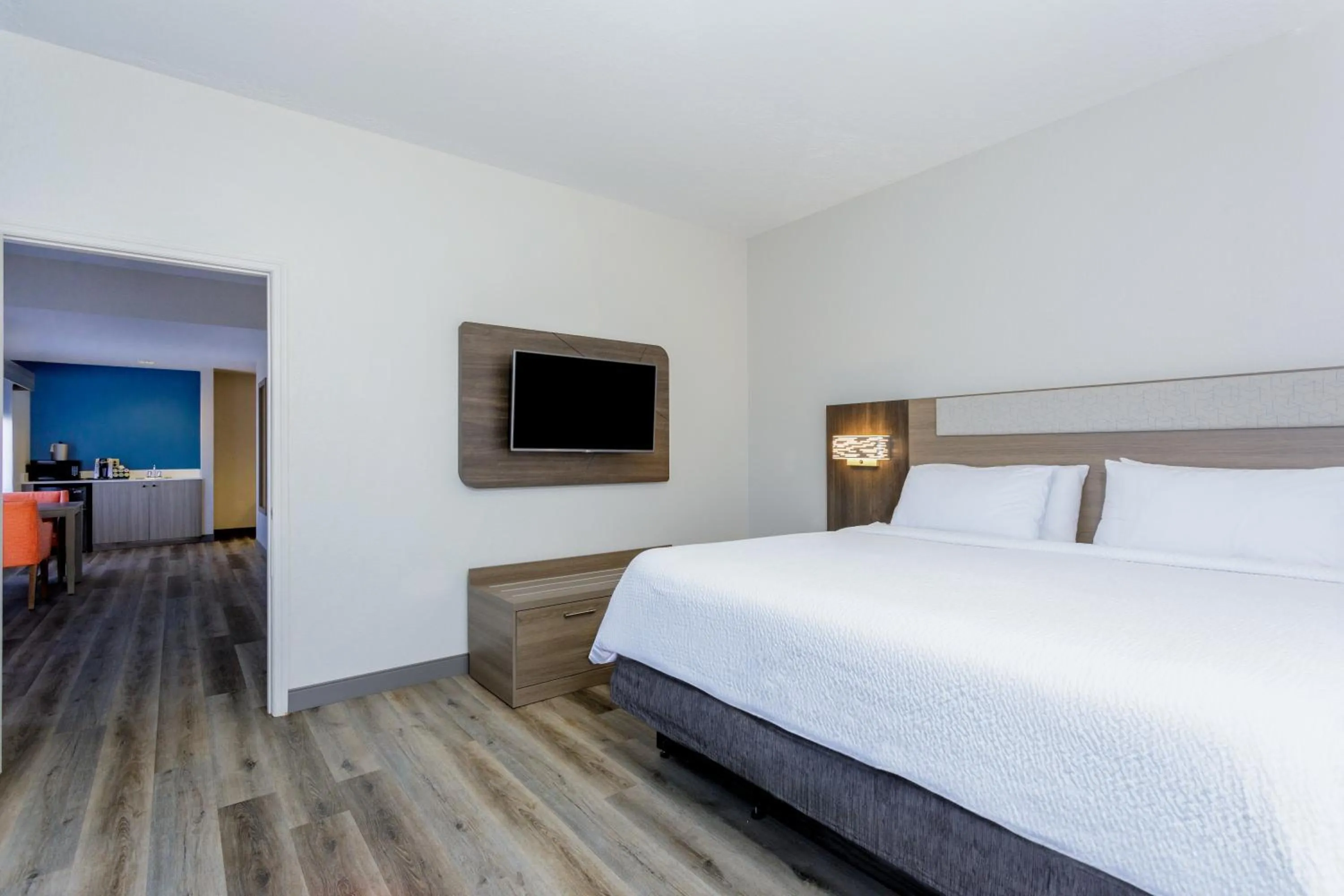 Bedroom, Bed in Holiday Inn Express Orlando-Ocoee East by IHG