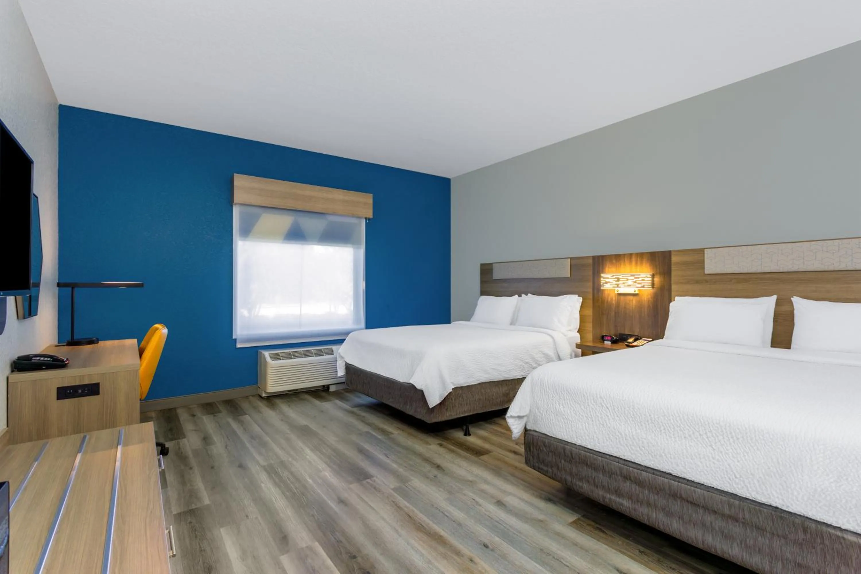 Bed in Holiday Inn Express Orlando-Ocoee East by IHG