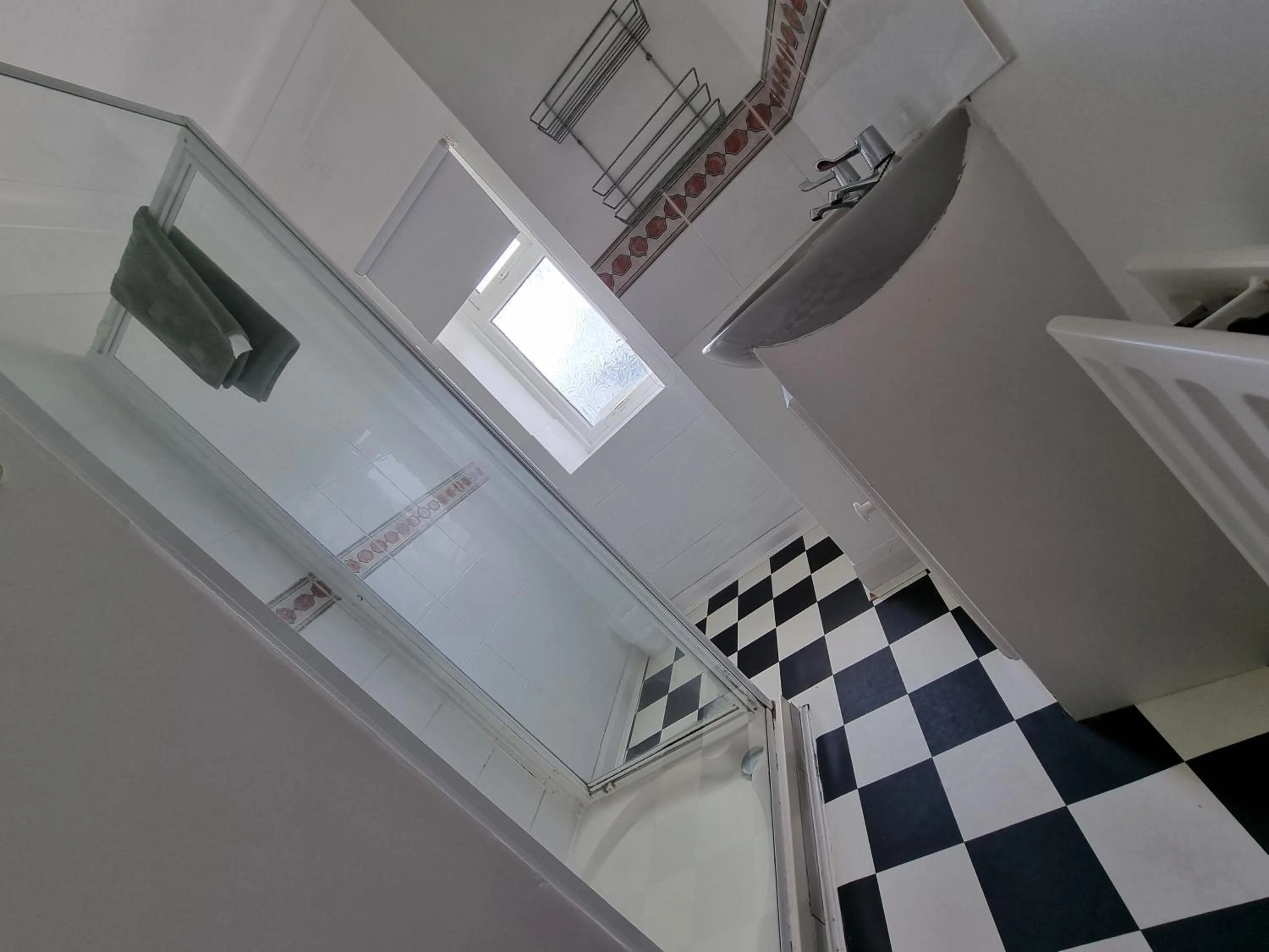 Bathroom in Beachcomber Holiday Apartments