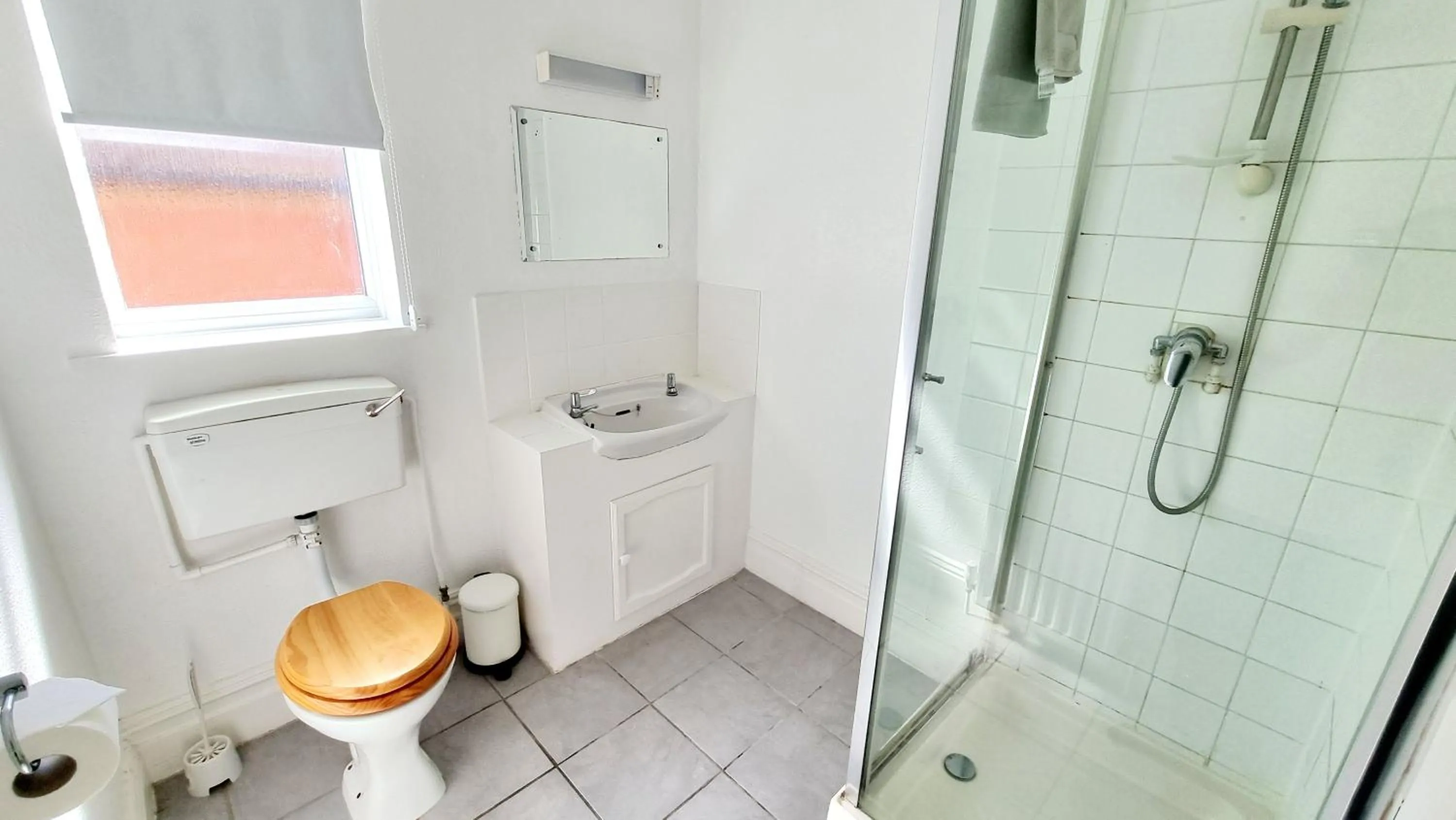 Bathroom in Beachcomber Holiday Apartments