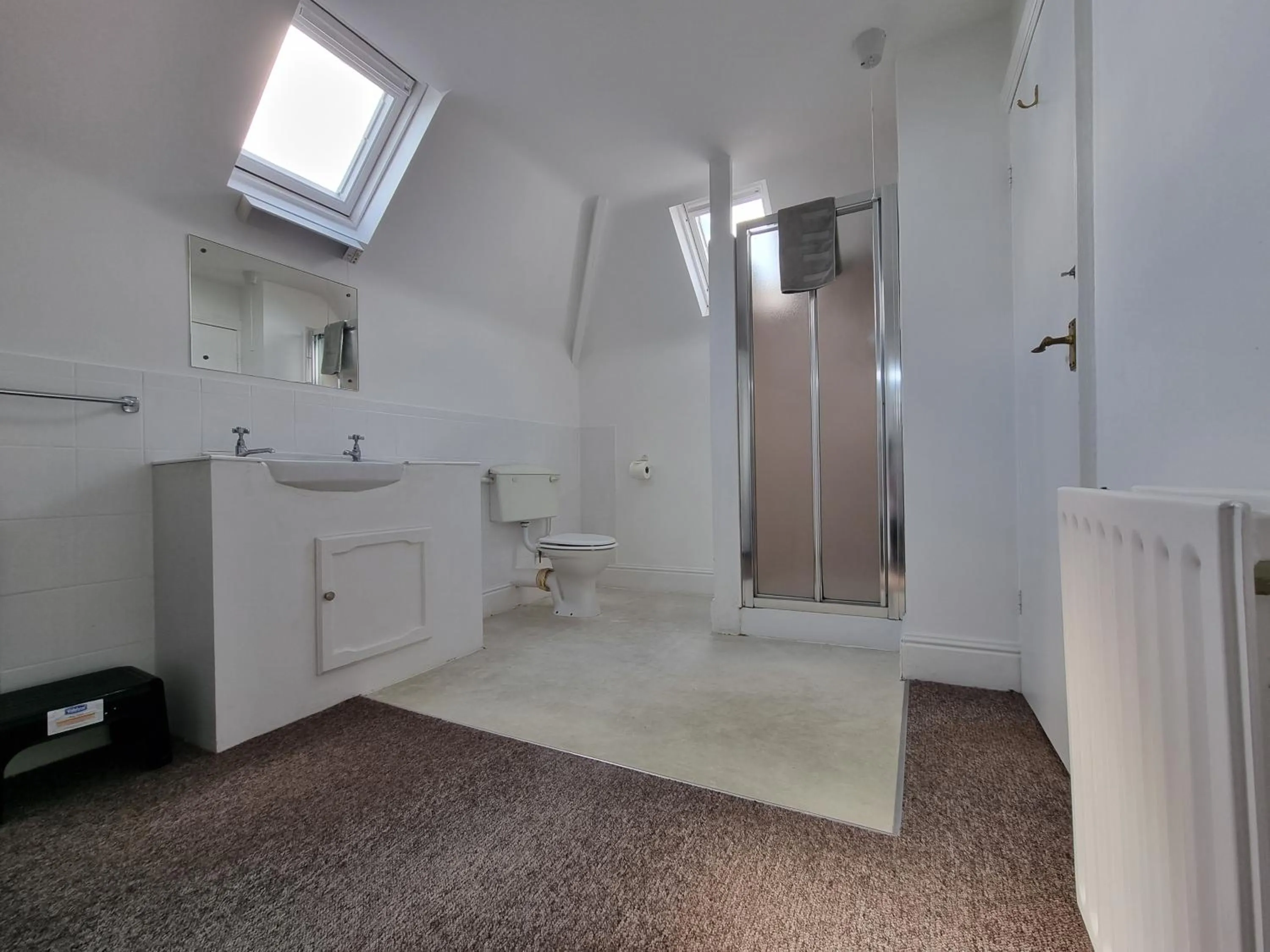 Bathroom in Beachcomber Holiday Apartments