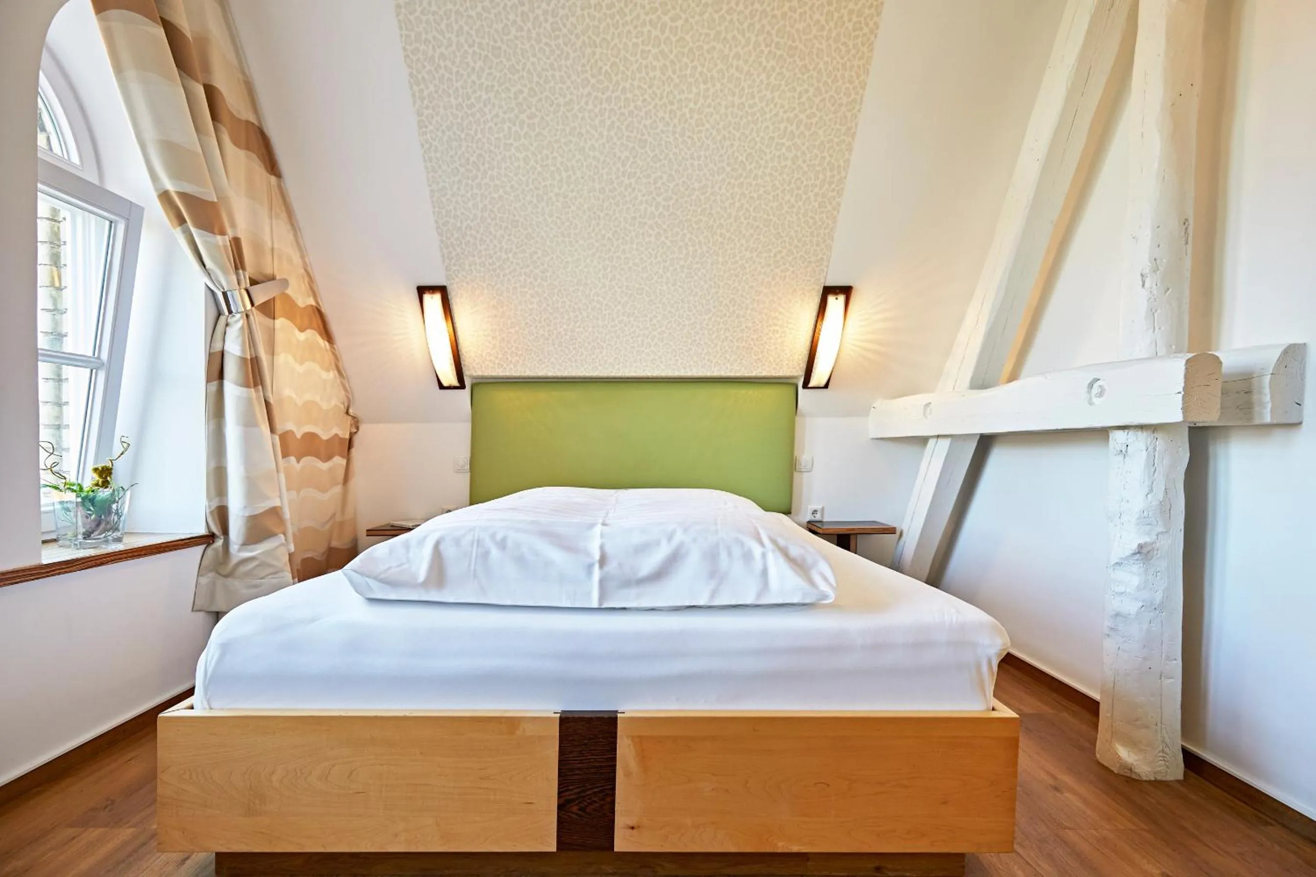 Bedroom, Bed in Hotel Zur Wartburg