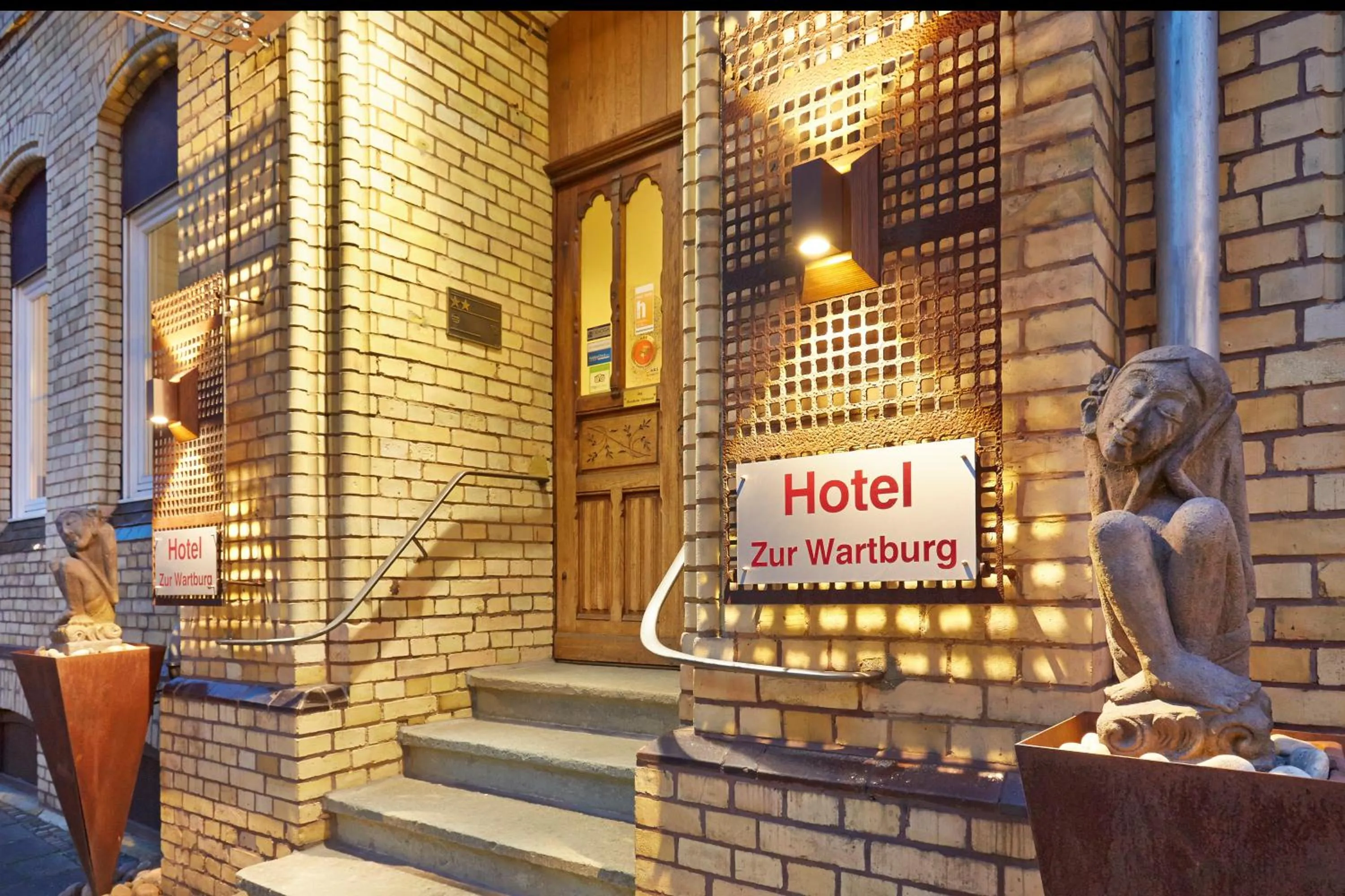 Facade/entrance in Hotel Zur Wartburg