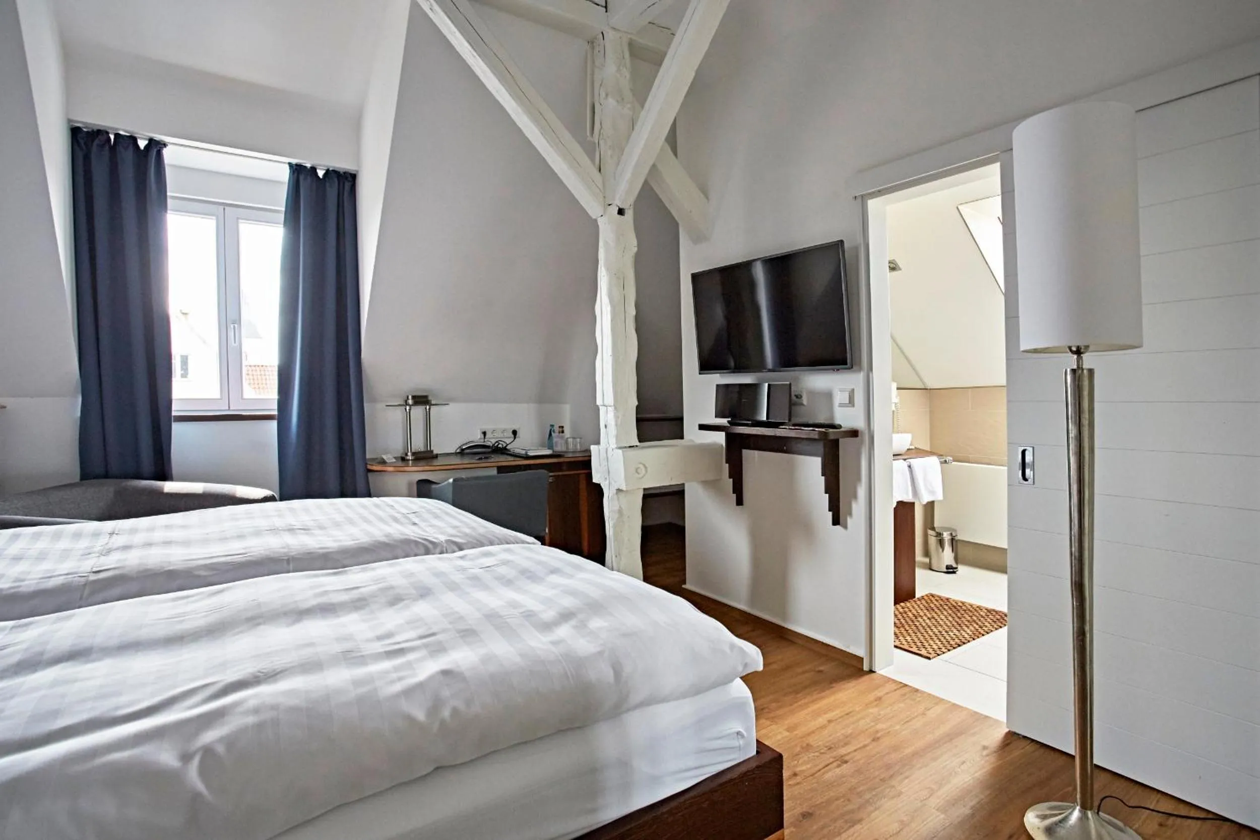 Day, Bed in Hotel Zur Wartburg