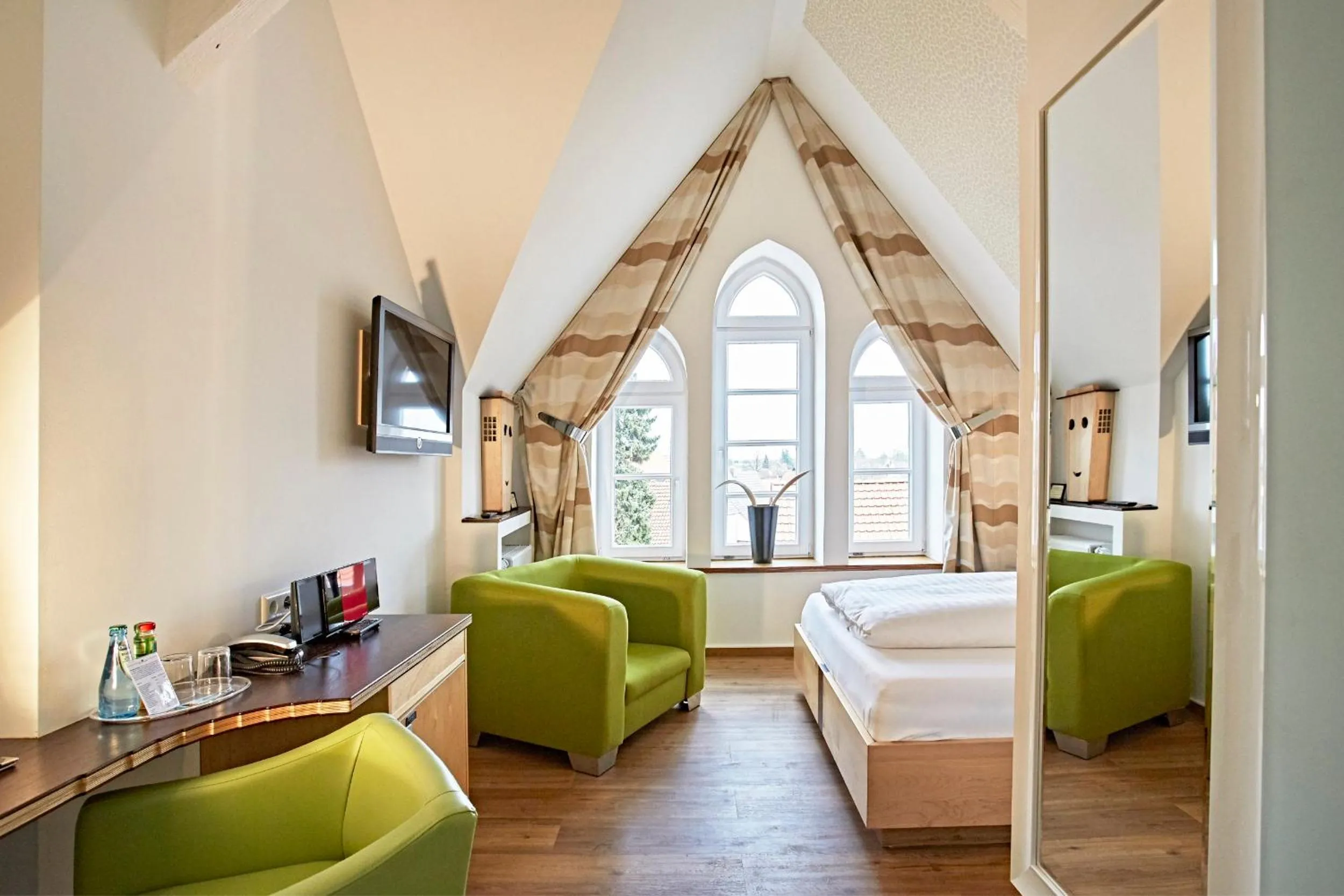 Day, Bed in Hotel Zur Wartburg