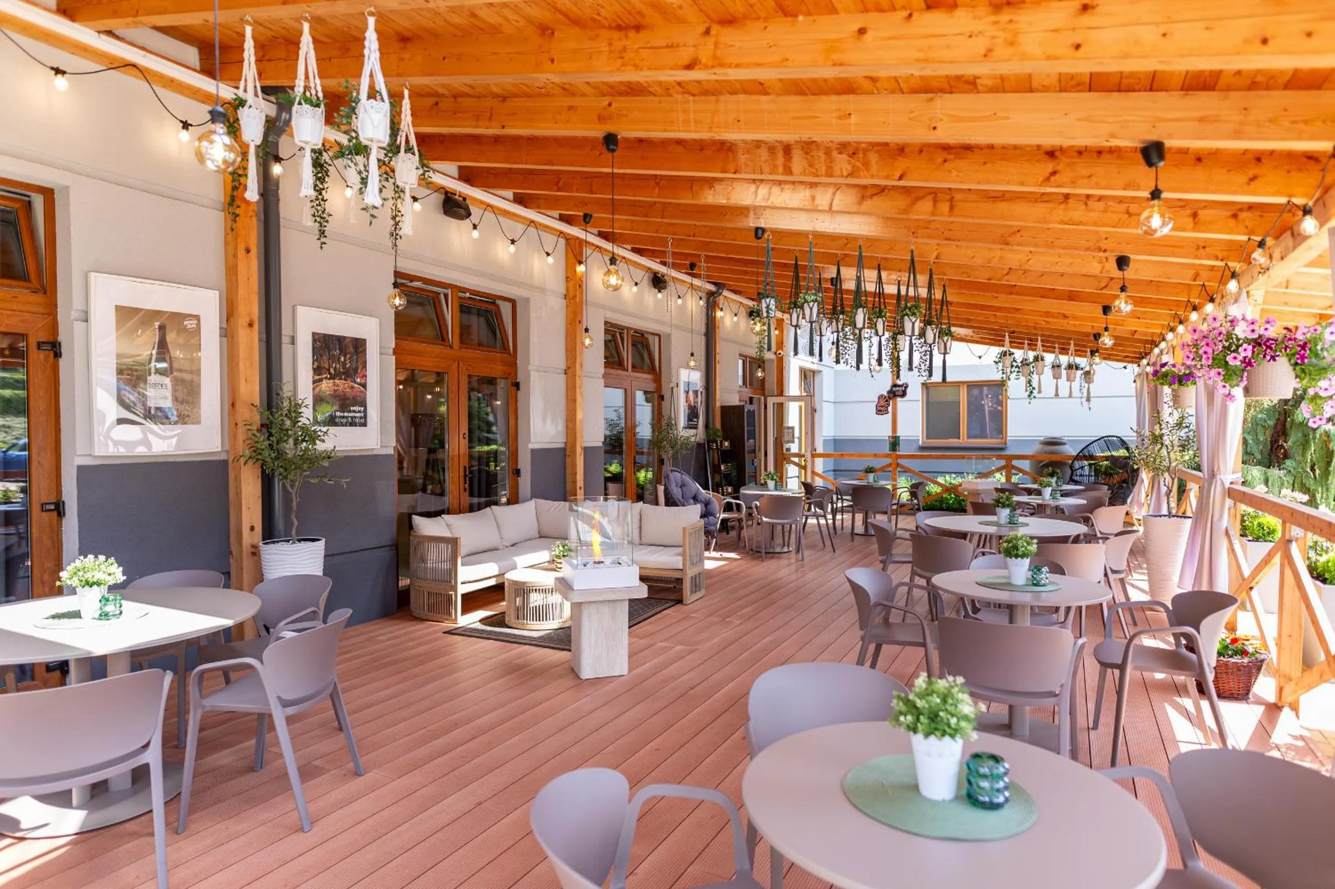 Restaurant/places to eat in Apartamenty i pokoje Montana