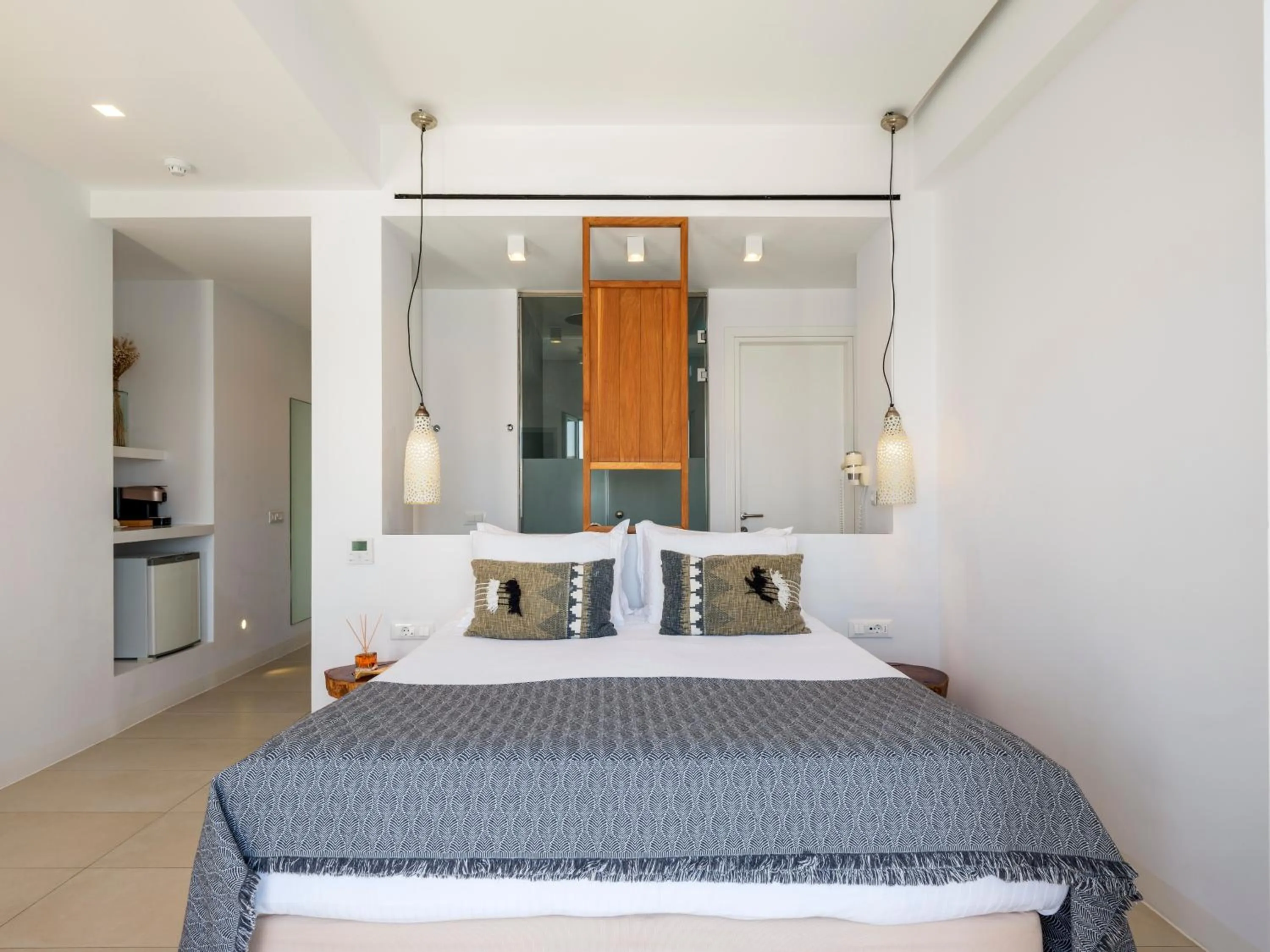 Bedroom, Bed in Bluetopia Suites