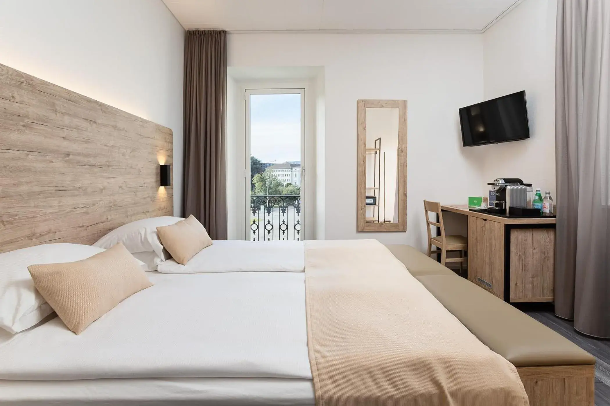 Comfort Double Room in Hotel Du Lac Comfort Double Room in Hotel Du Lac