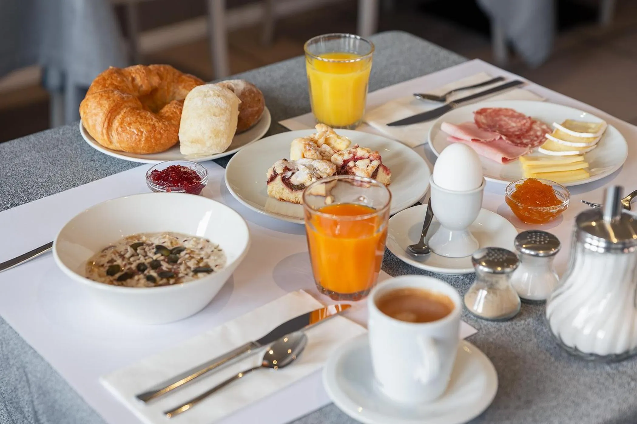 Breakfast in Hotel Du Lac