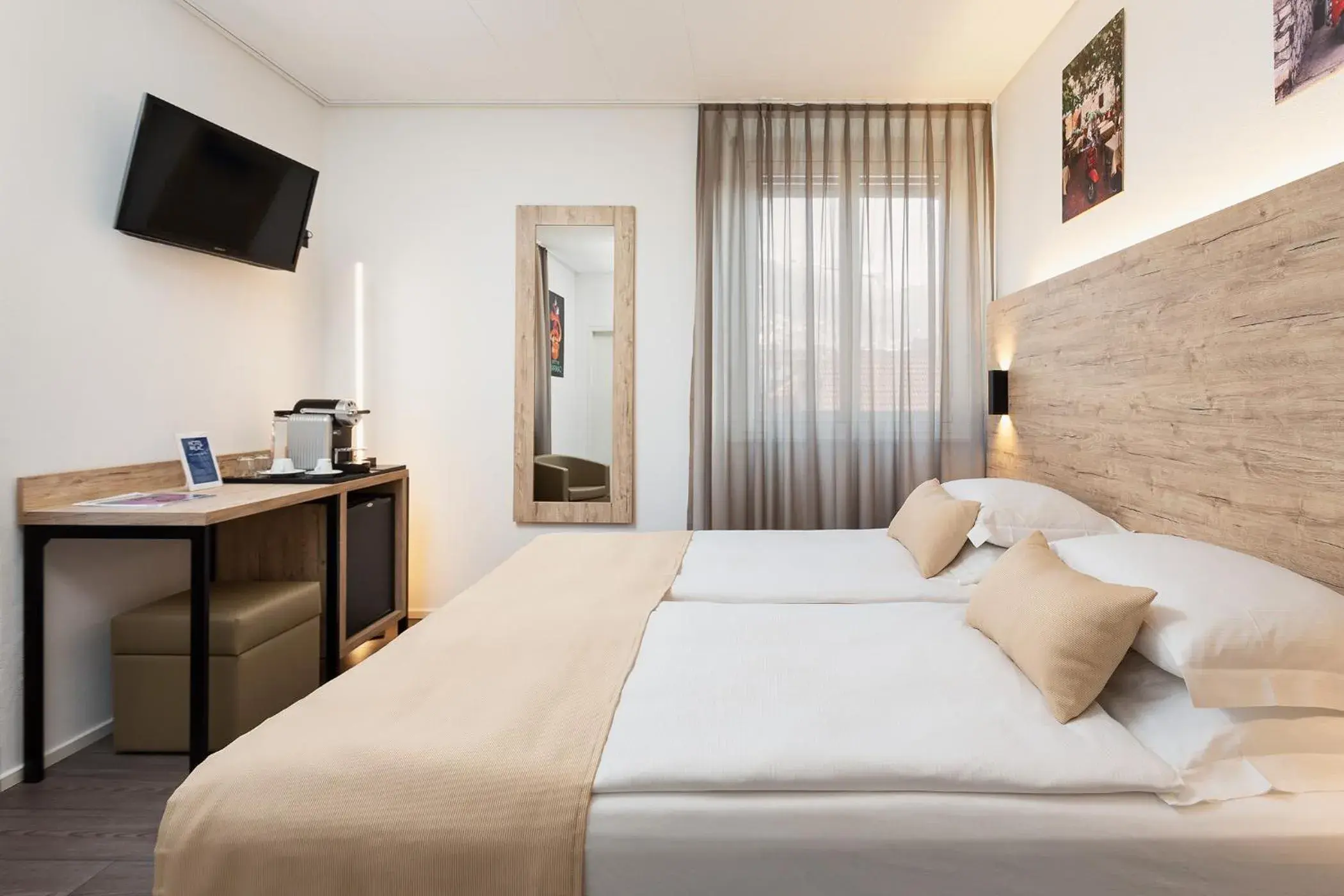 Economy Double Room in Hotel Du Lac Economy Double Room in Hotel Du Lac