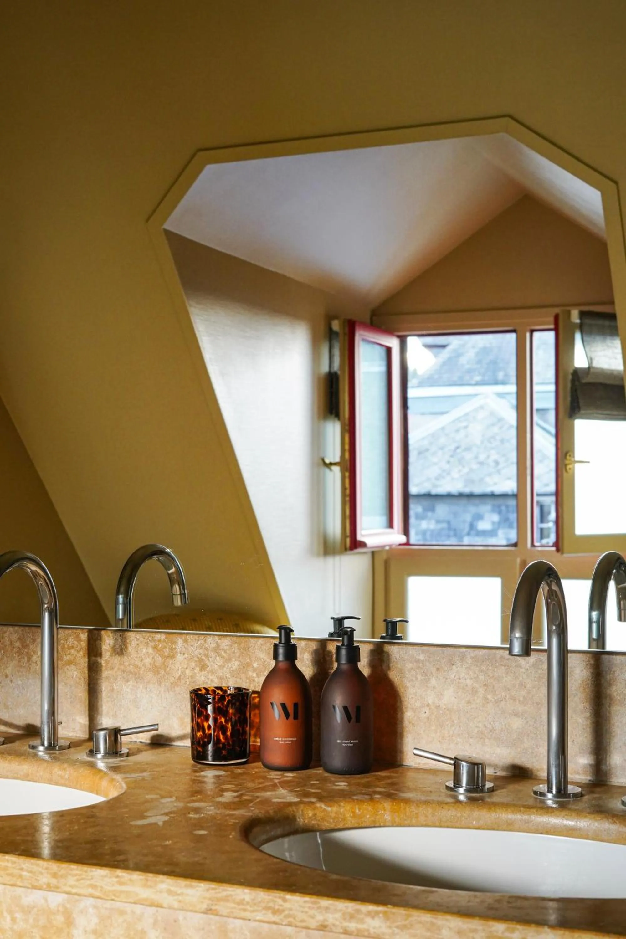 Bathroom in L'Absinthe Hôtel