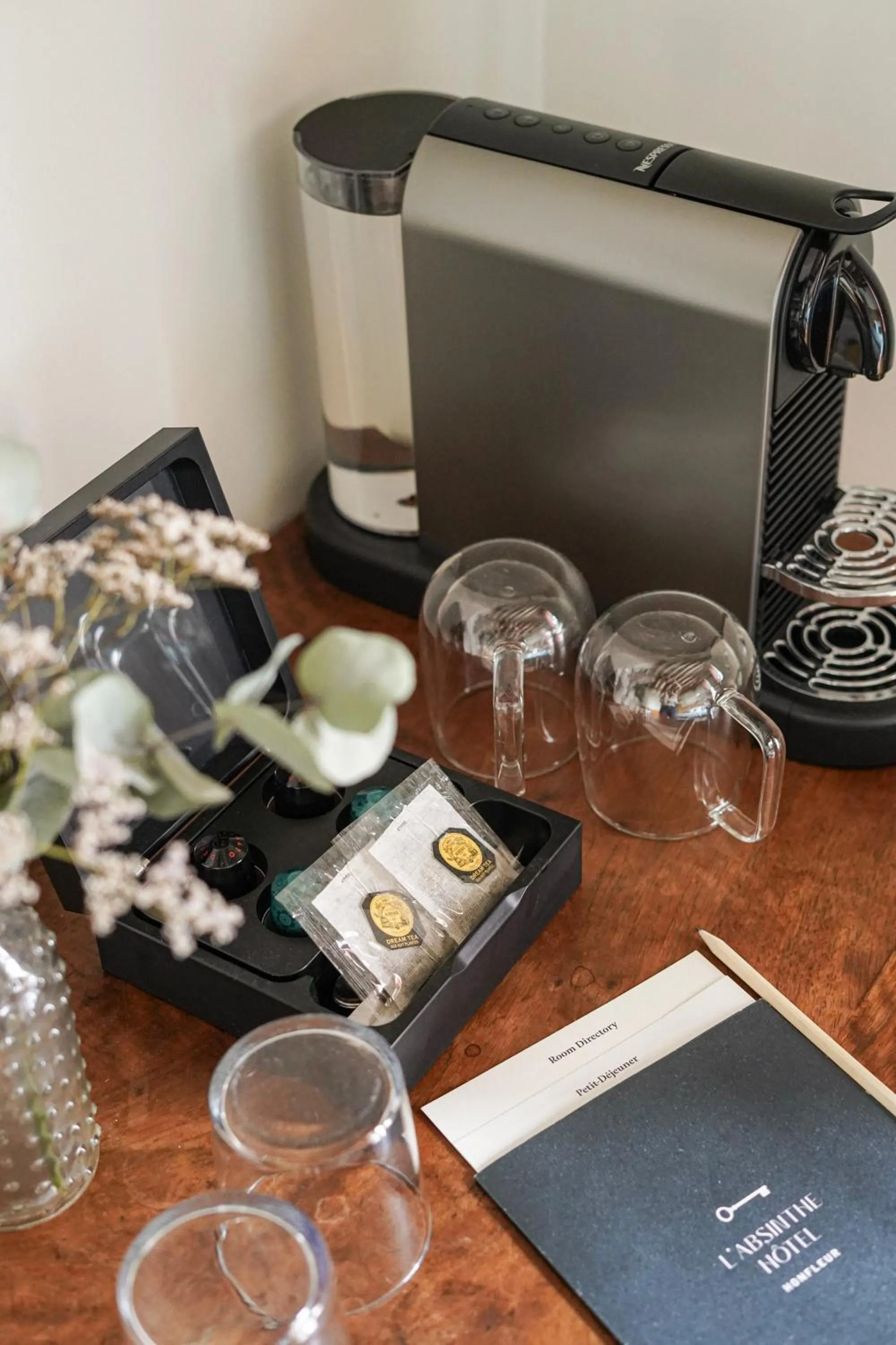 Coffee/tea facilities in L'Absinthe Hôtel