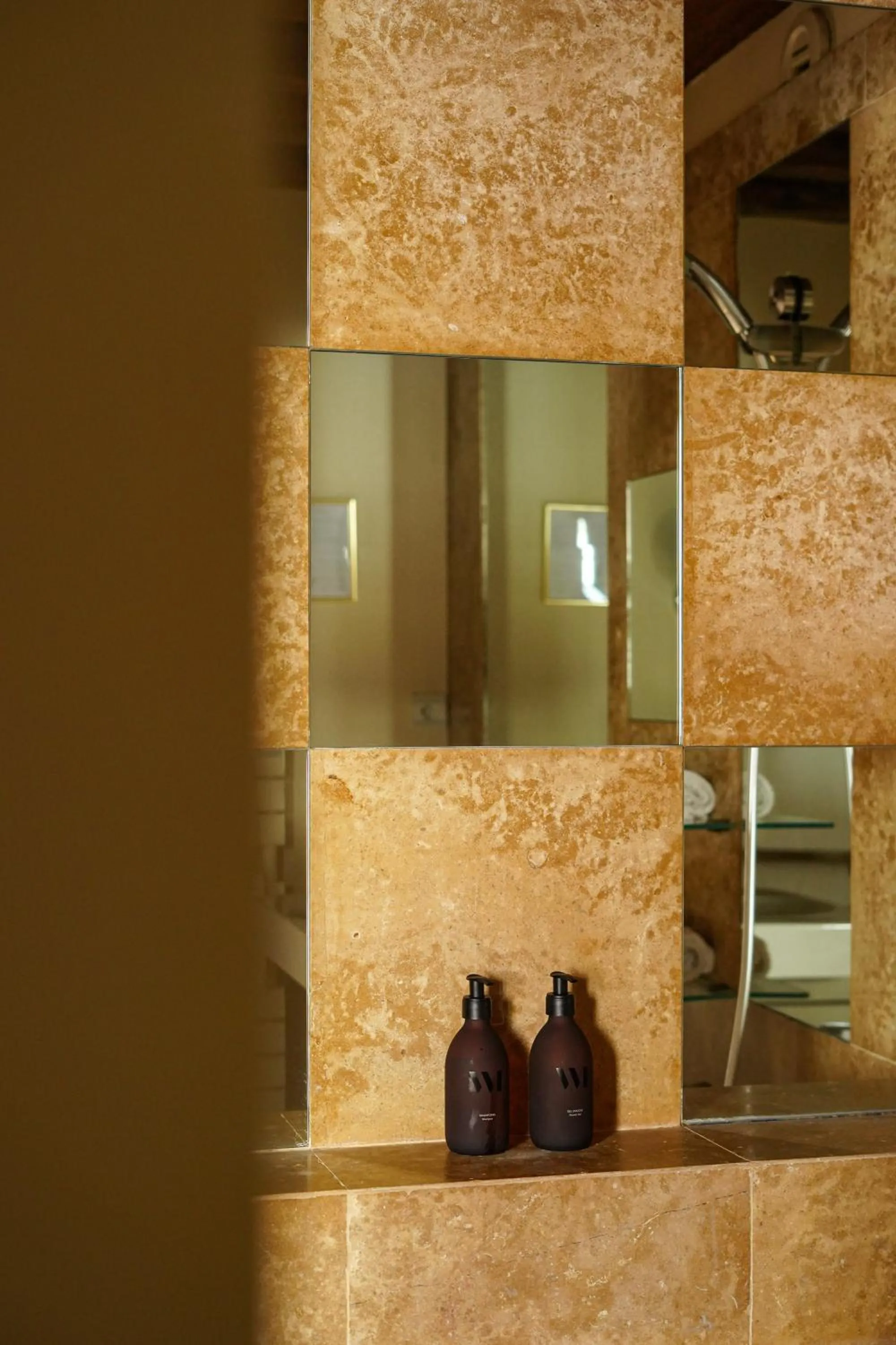 Bathroom in L'Absinthe Hôtel