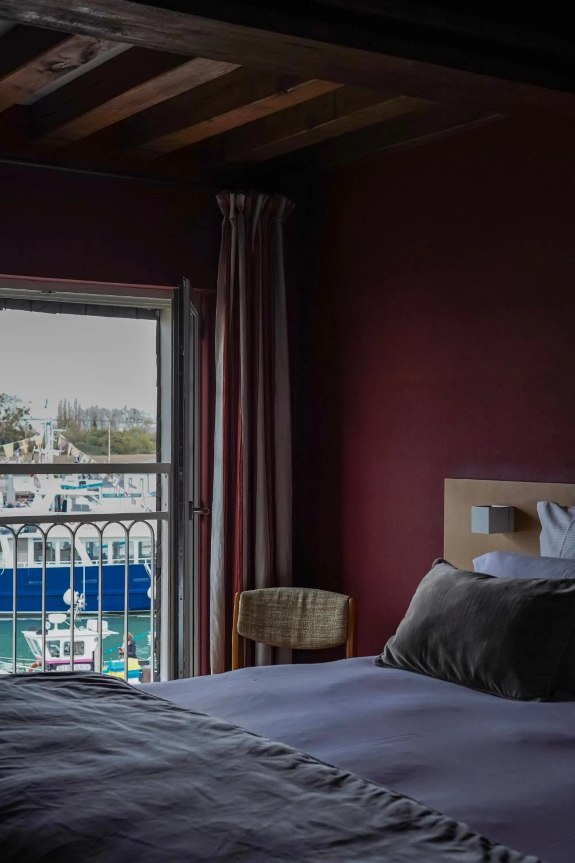 View (from property/room), Bed in L'Absinthe Hôtel