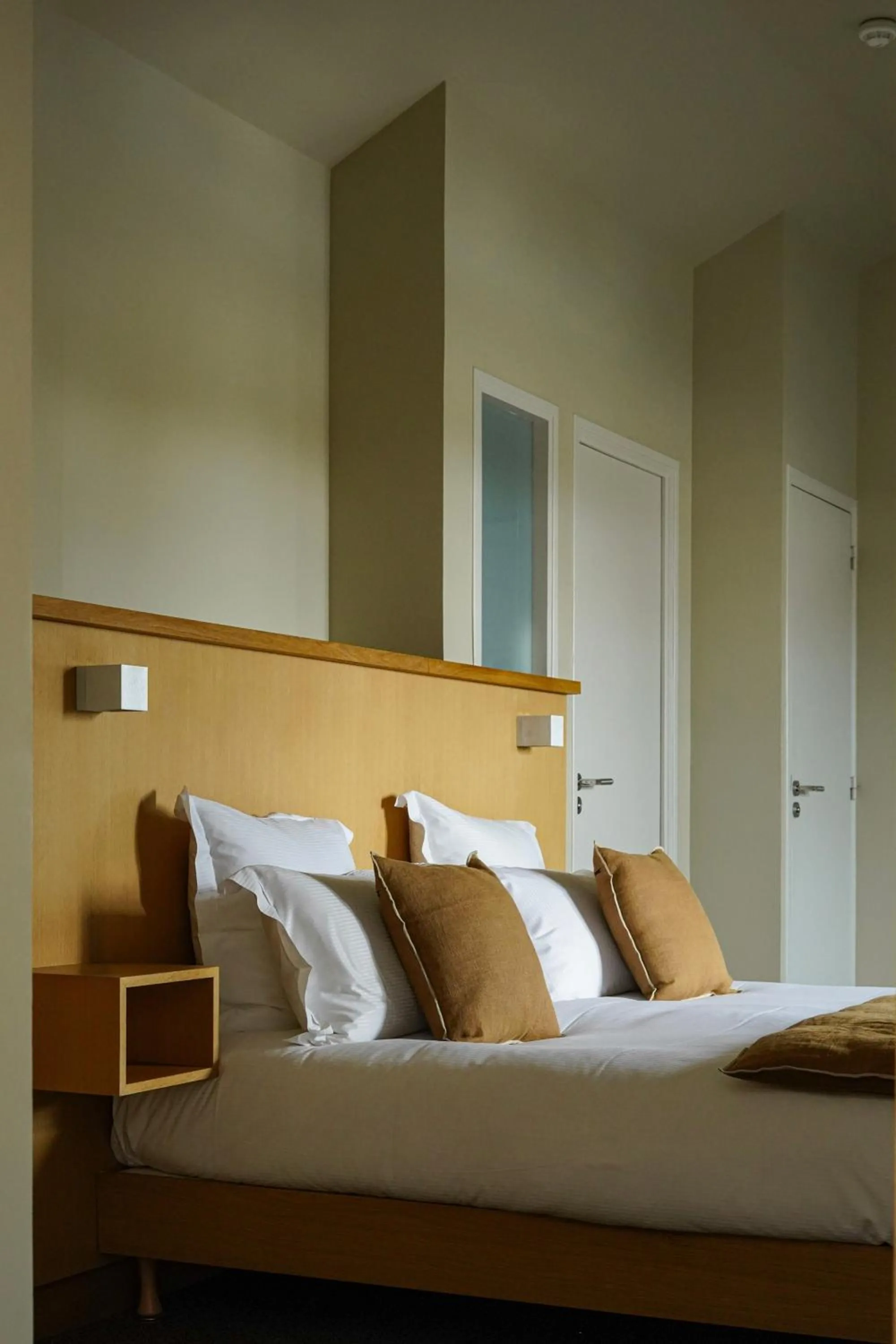 Bed in L'Absinthe Hôtel