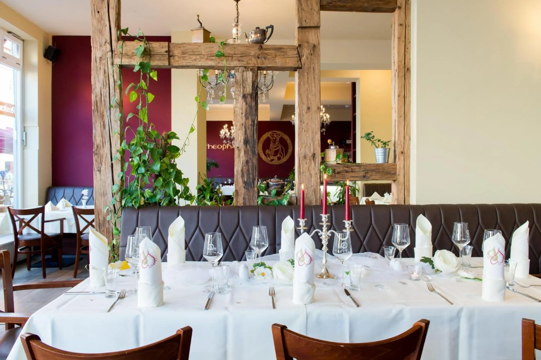 Restaurant/places to eat in Hotel Theophano