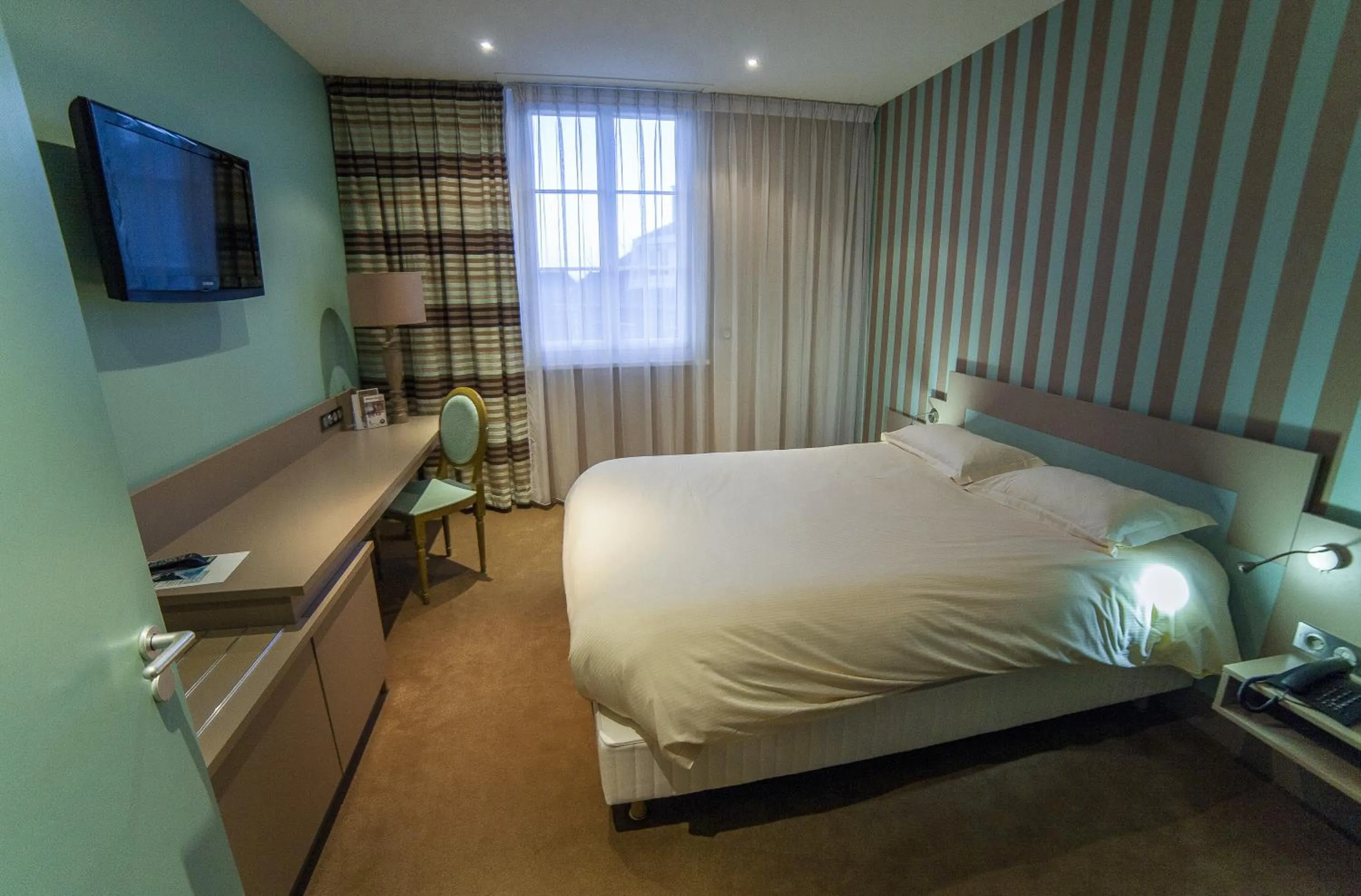 Decorative detail, Bed in The Originals Boutique, La Maison Rouge, Lens Ouest