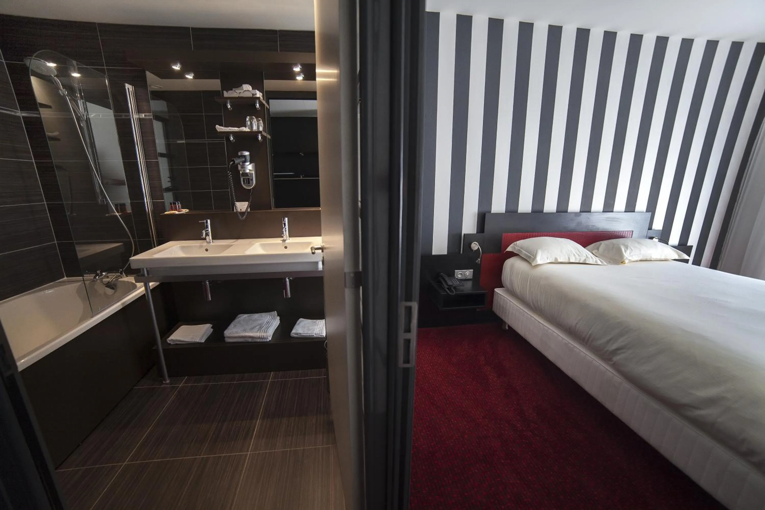 Decorative detail, Bed in The Originals Boutique, La Maison Rouge, Lens Ouest