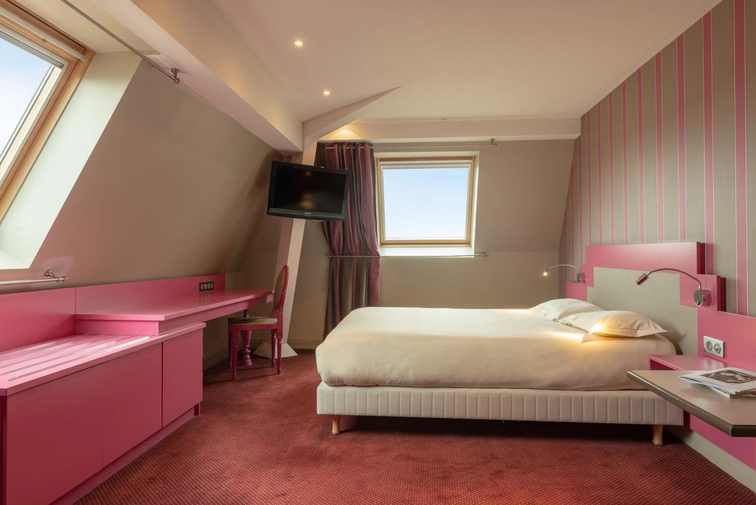 Bed in The Originals Boutique, La Maison Rouge, Lens Ouest