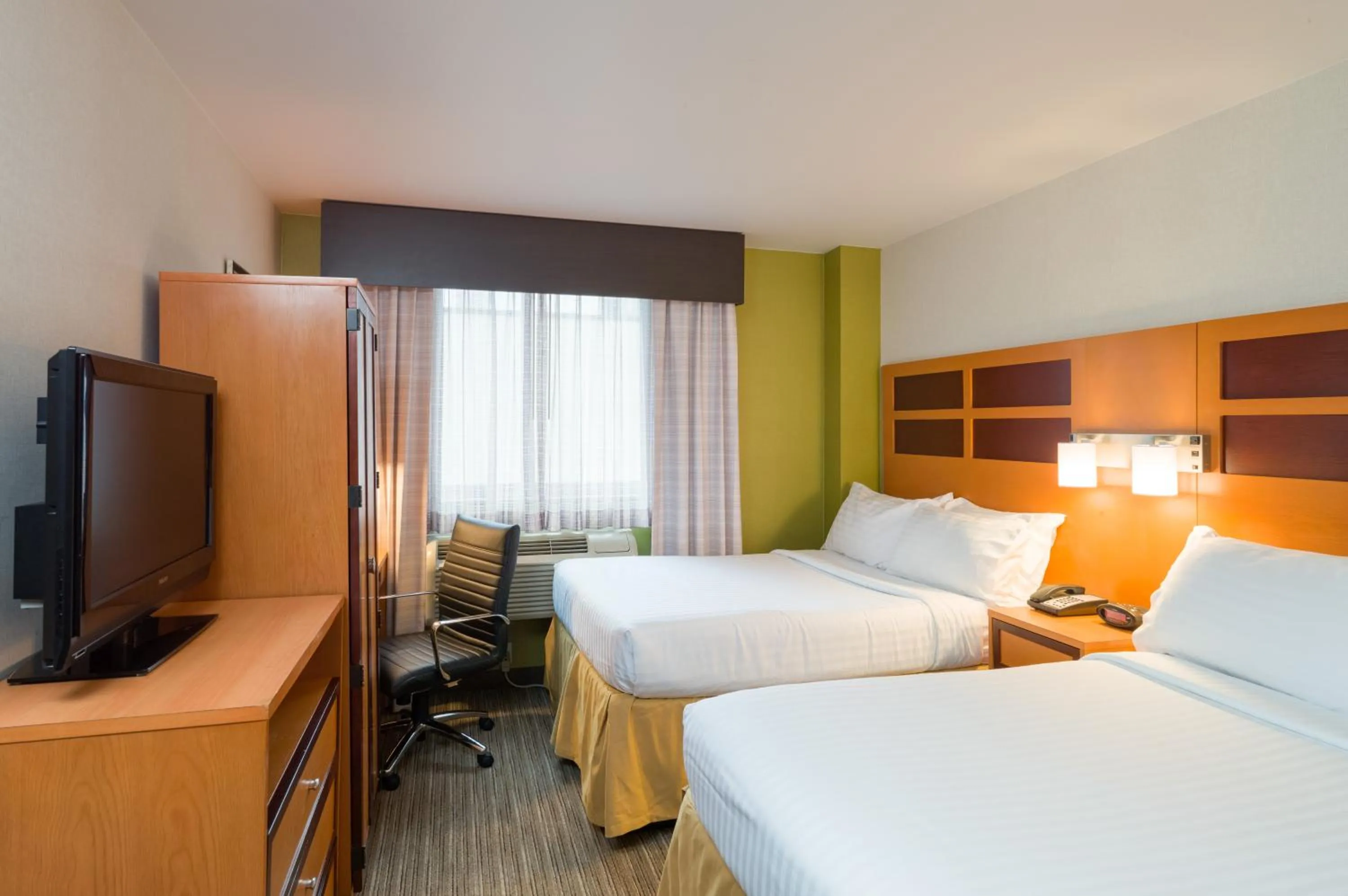Guests, Bed in Holiday Inn Express - Times Square by IHG