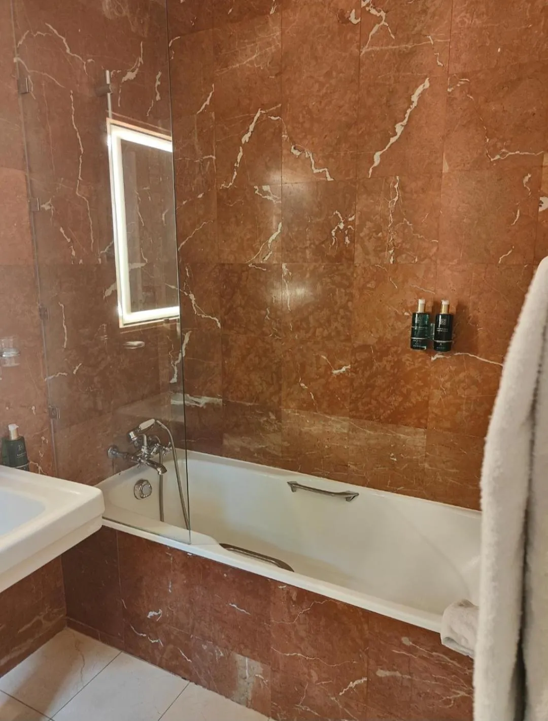 Shower in Hôtel Chantaco Golf & Wellness
