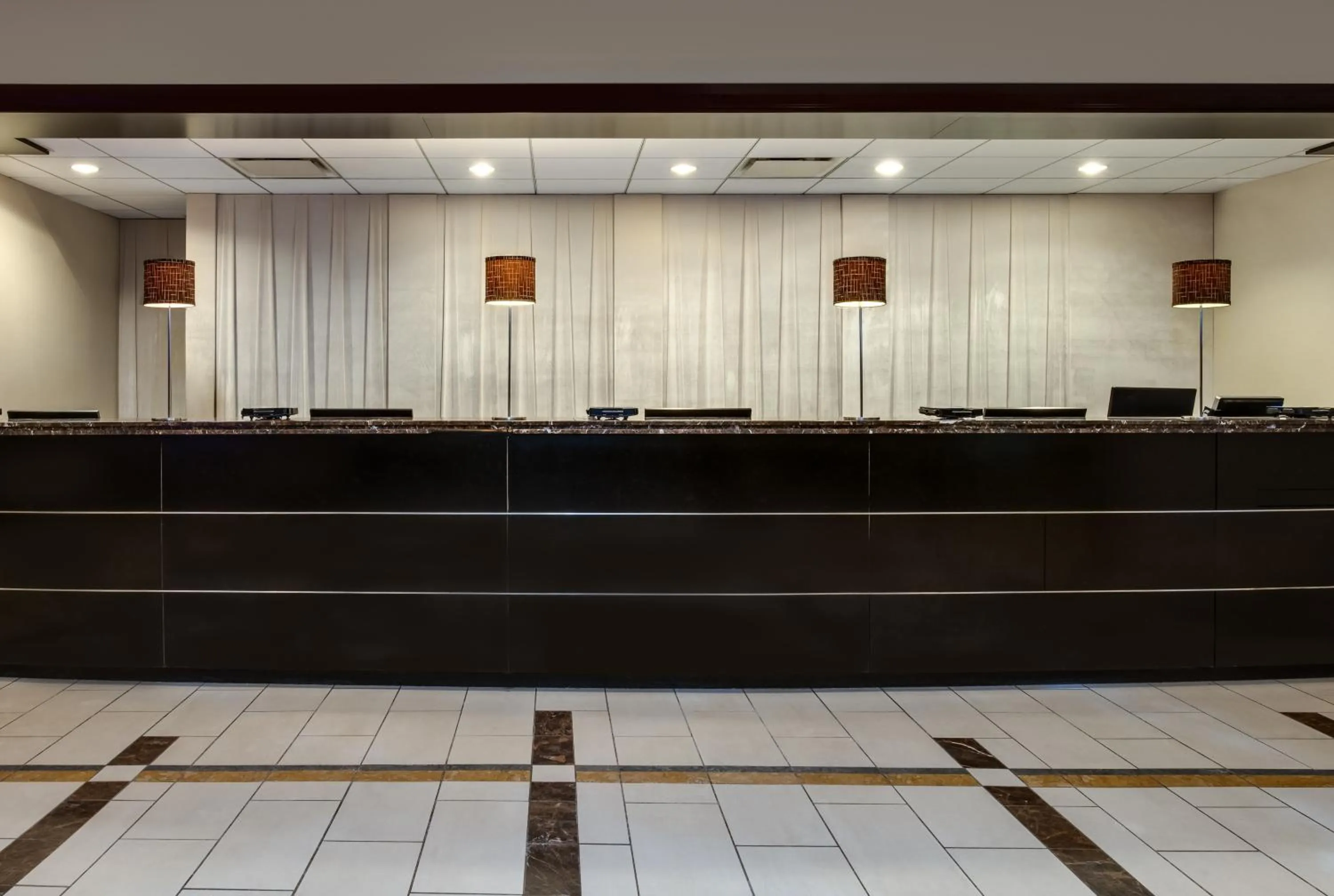 Lobby or reception in Crowne Plaza Chicago O'Hare Hotel & Conference Center by IHG