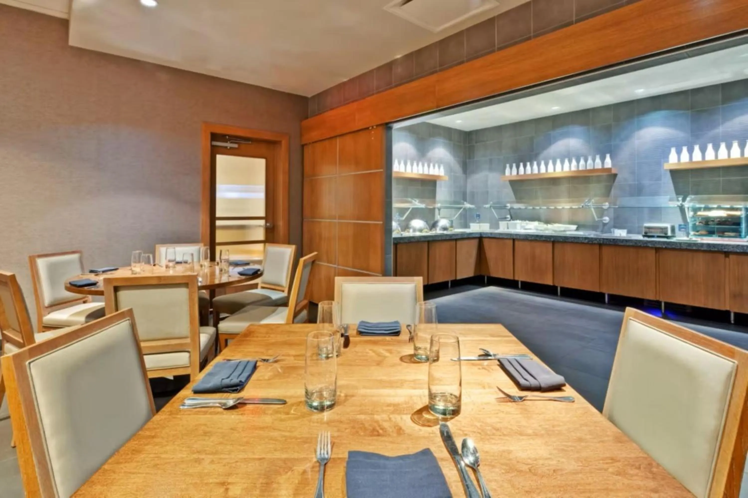 Restaurant/places to eat in Crowne Plaza Chicago O'Hare Hotel & Conference Center by IHG