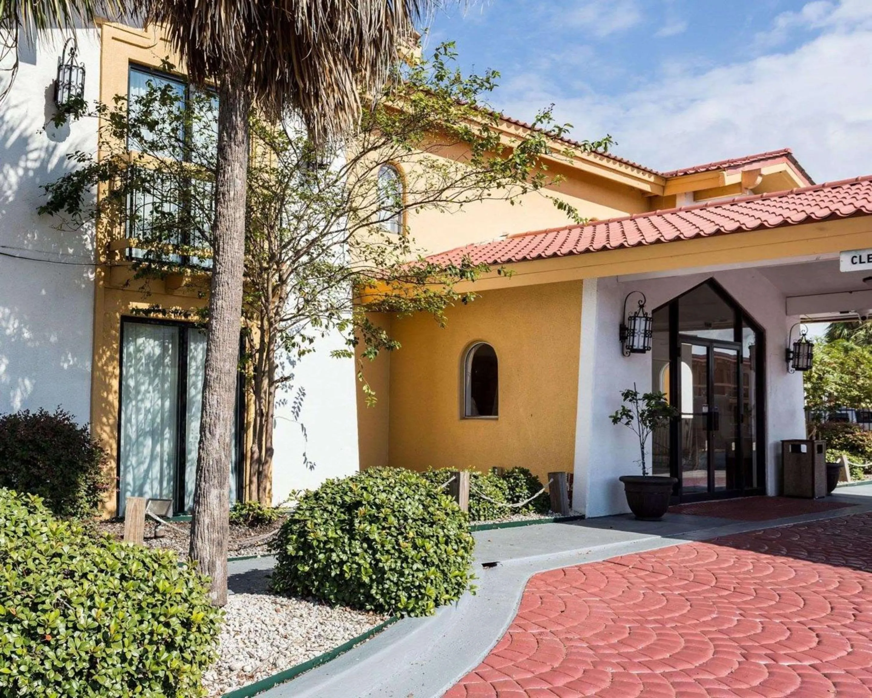 Property building in Sunrise Inn & Suites New Orleans