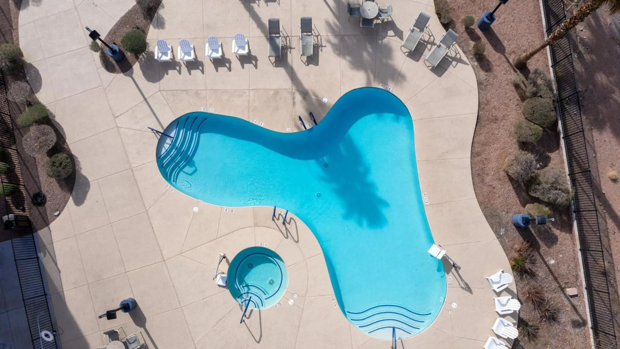 Swimming pool in Holiday Inn Express Hotel and Suites - Henderson by IHG