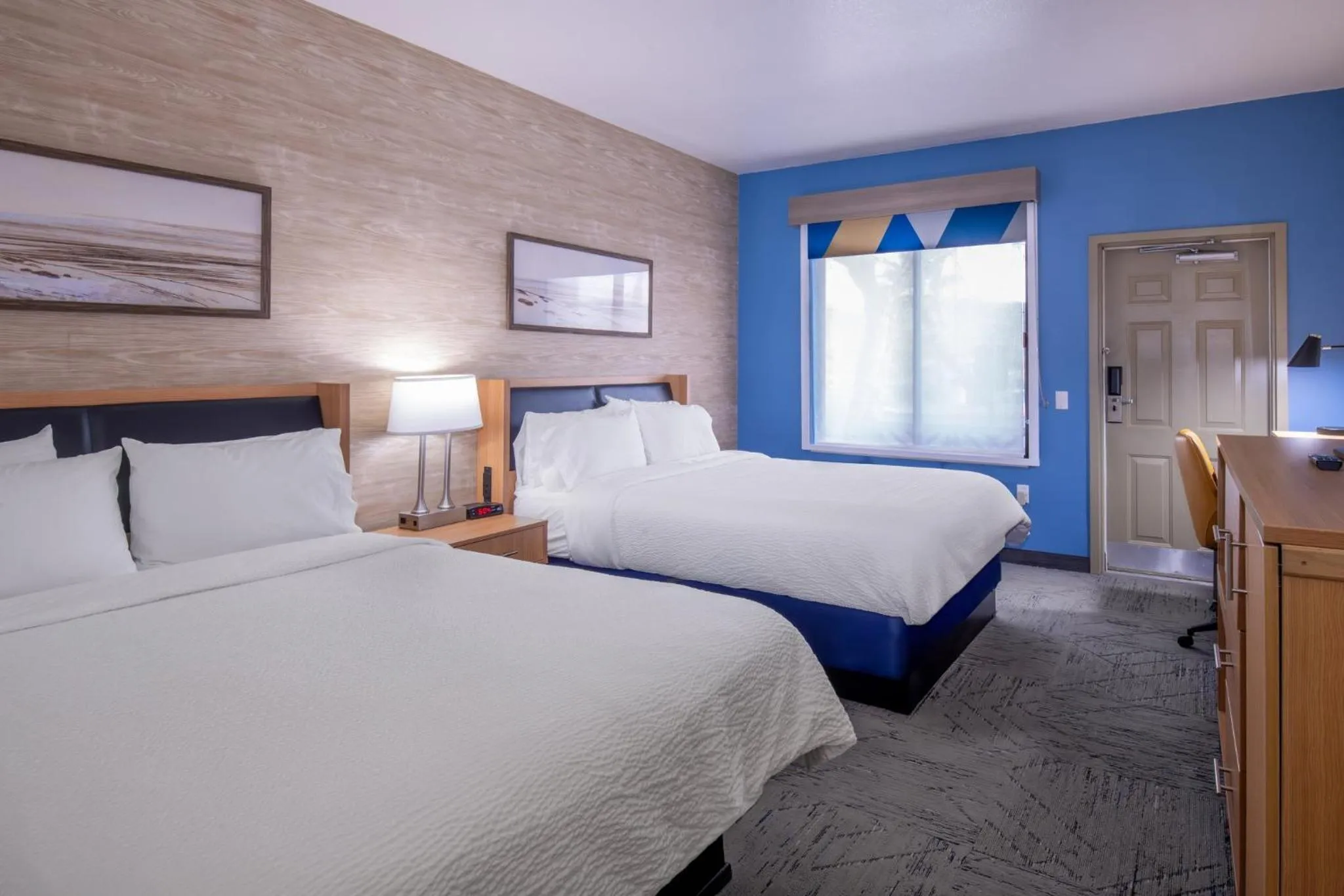 Photo of the whole room, Bed in Holiday Inn Express Hotel and Suites - Henderson by IHG