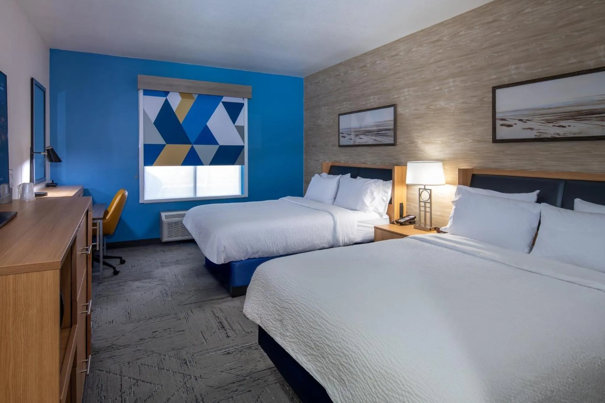 Photo of the whole room, Bed in Holiday Inn Express Hotel and Suites - Henderson by IHG