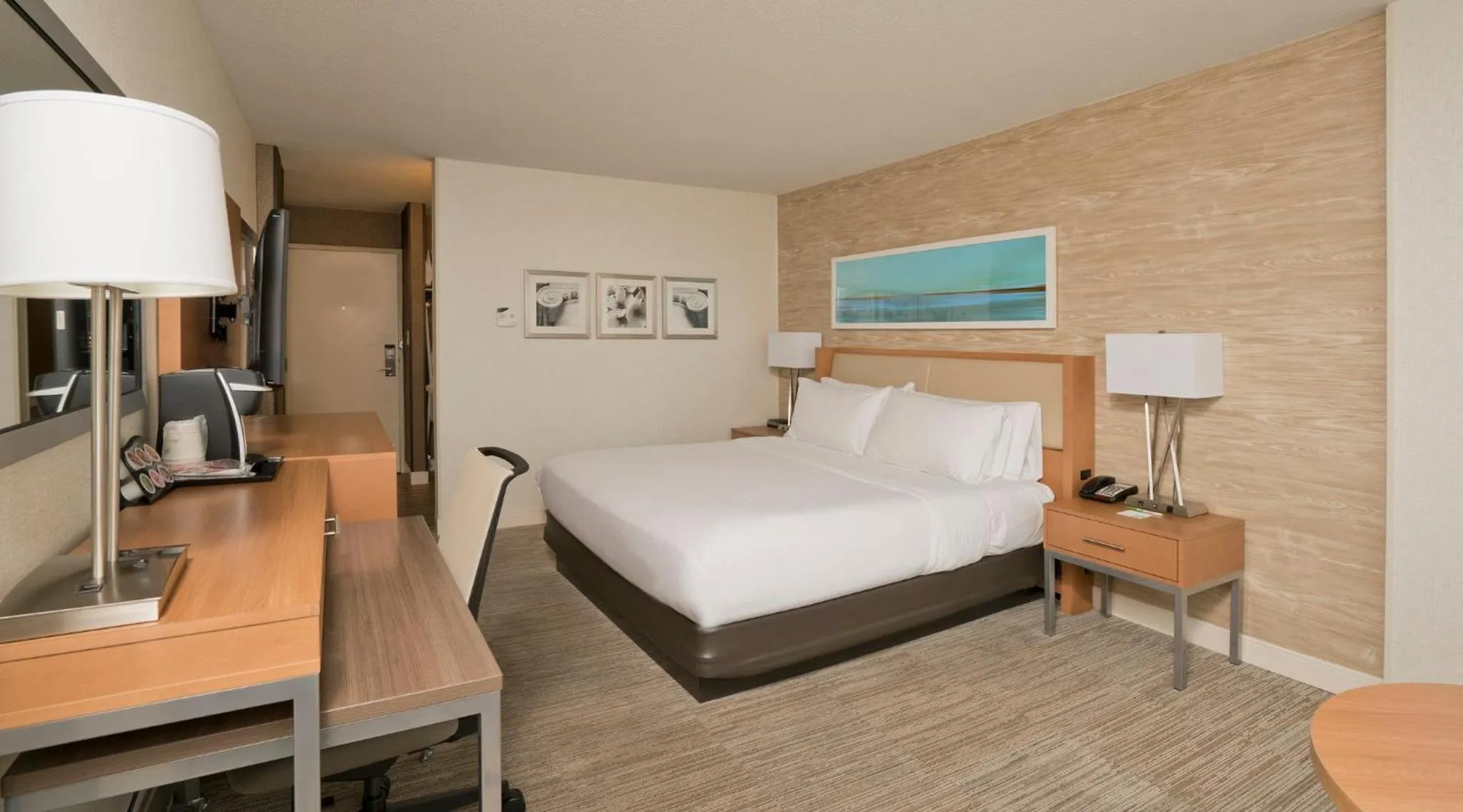 Photo of the whole room, Bed in Holiday Inn Washington-Central/White House by IHG