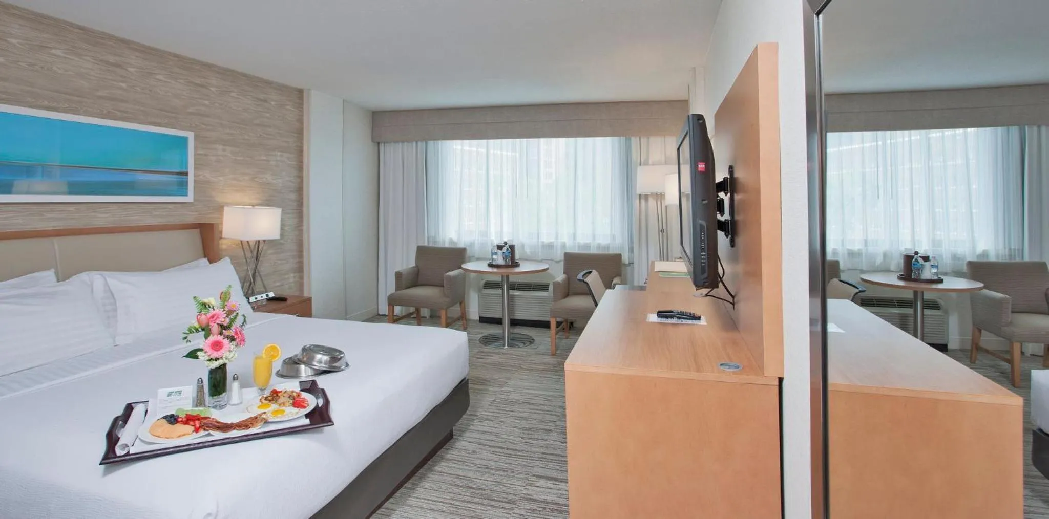 Photo of the whole room, Bed in Holiday Inn Washington-Central/White House by IHG