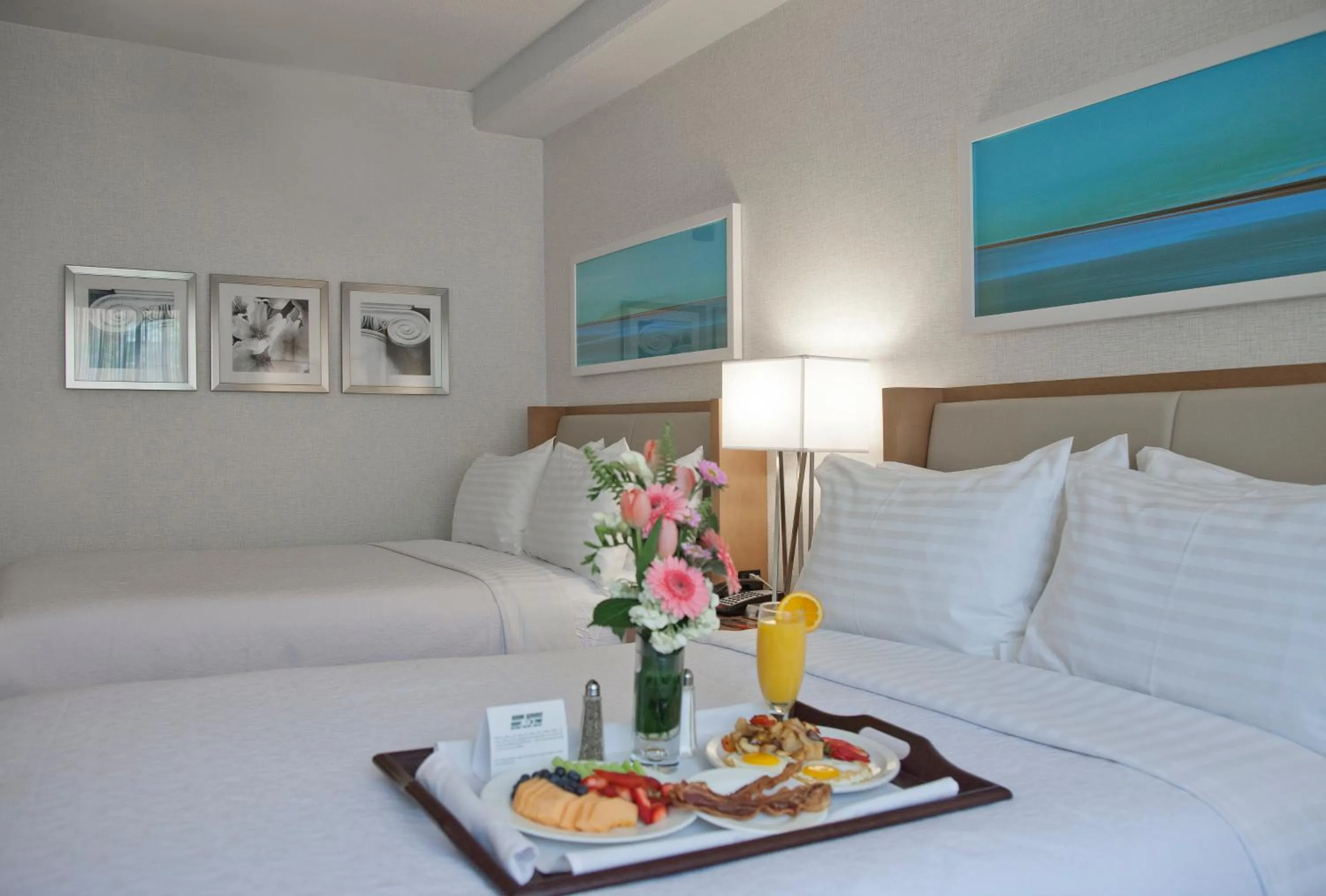 Bed in Holiday Inn Washington-Central/White House by IHG