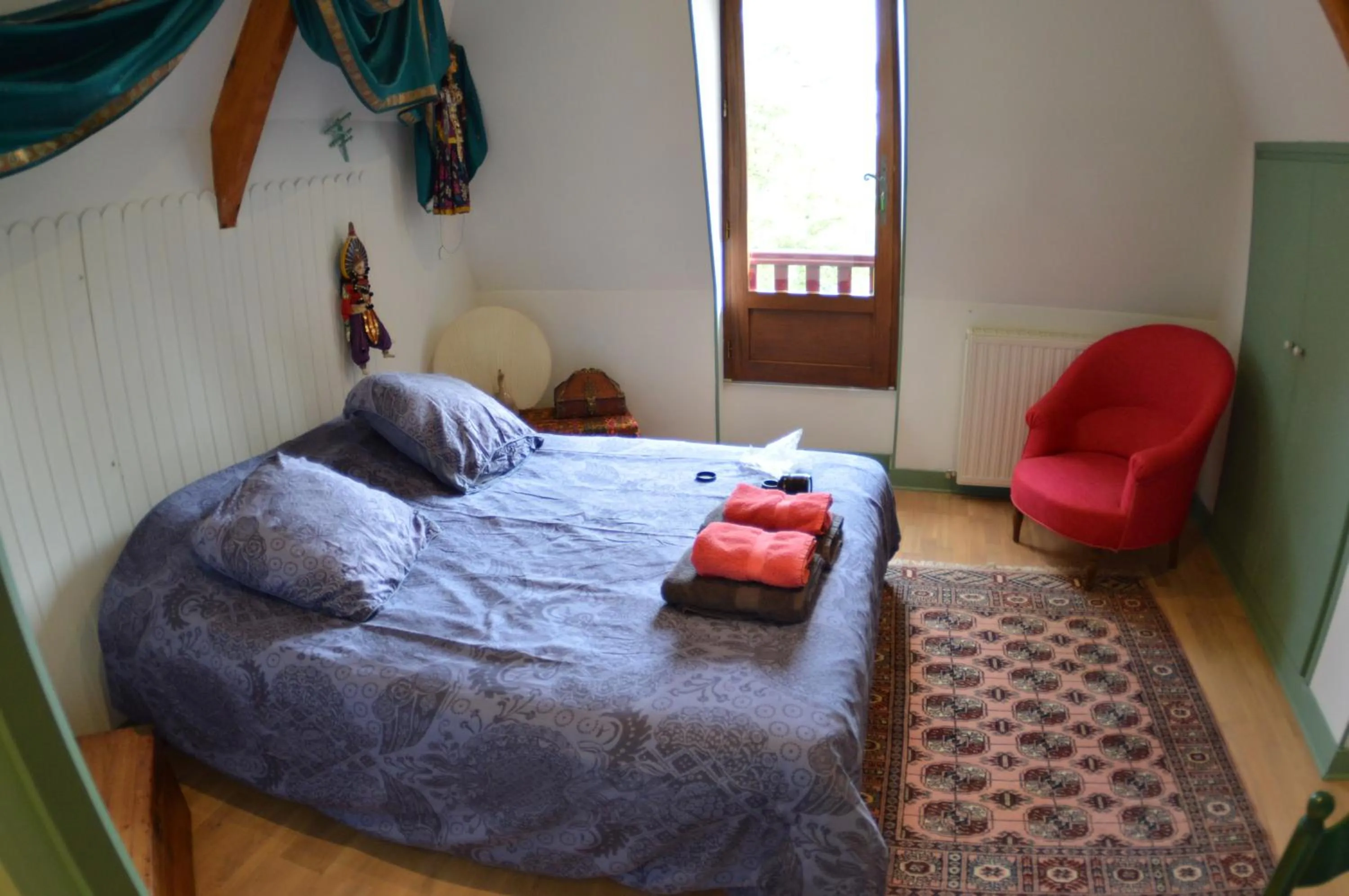 Photo of the whole room, Bed in Les Deux Tours