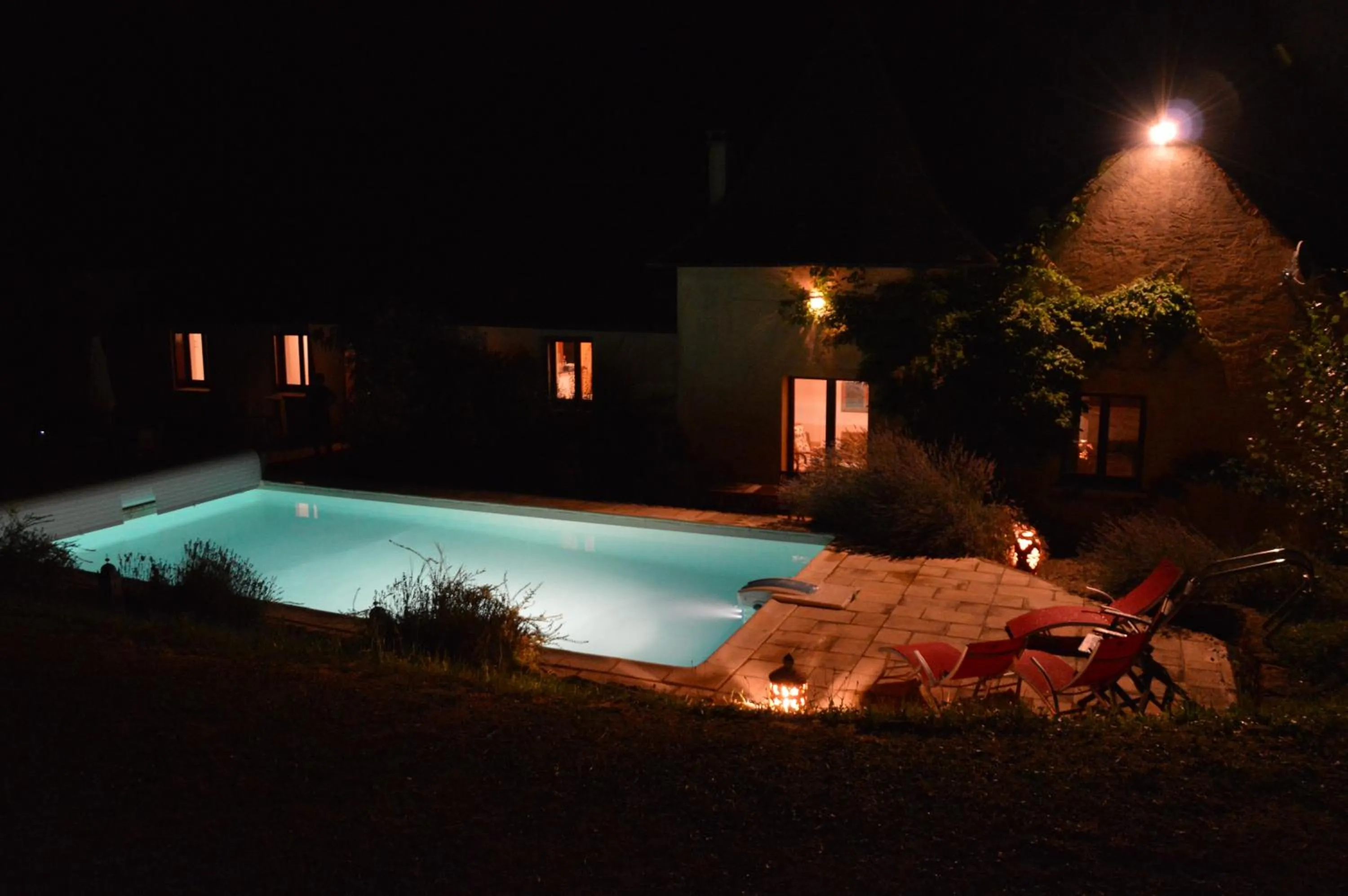 Pool view in Les Deux Tours