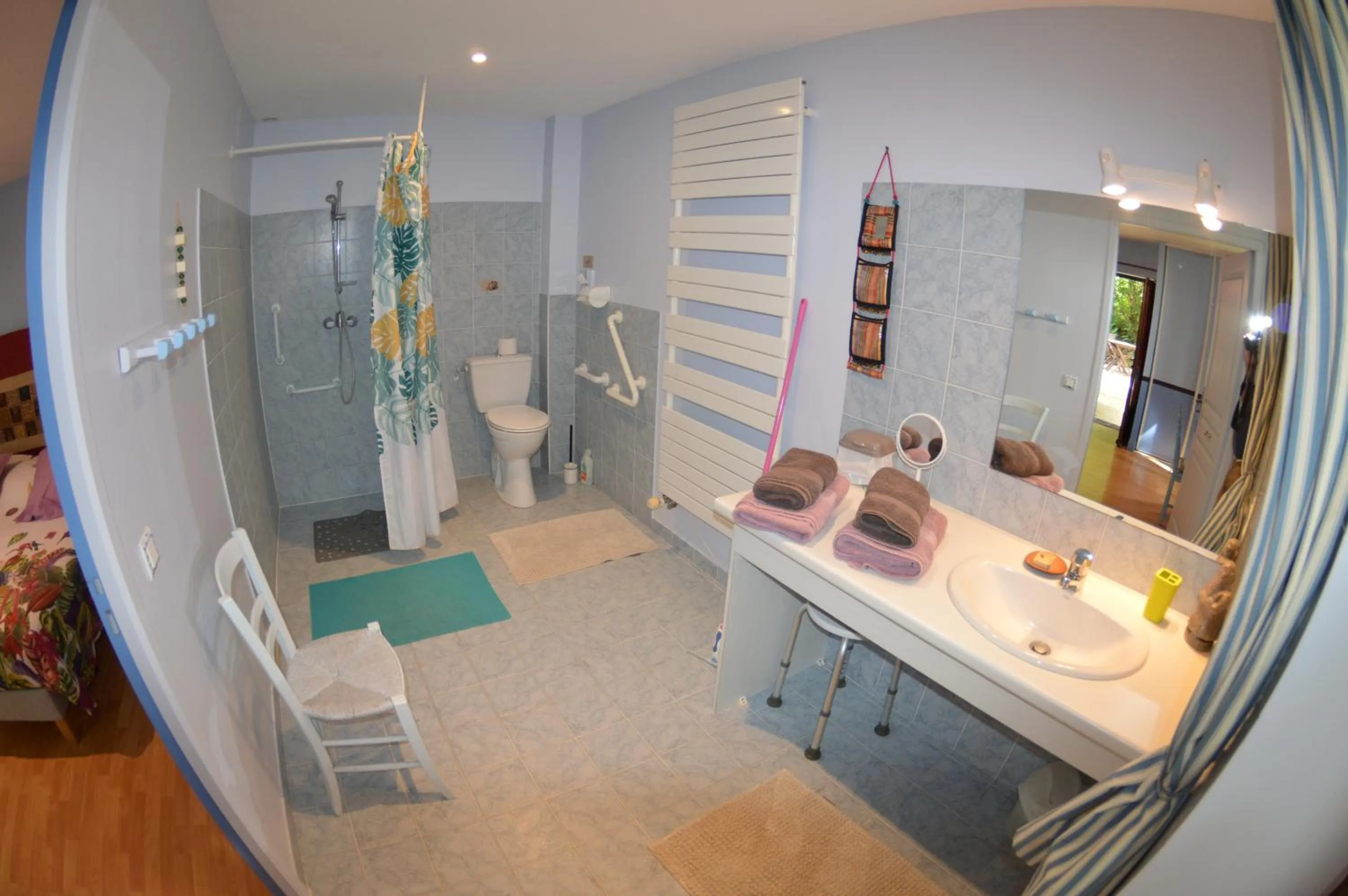 Bathroom in Les Deux Tours