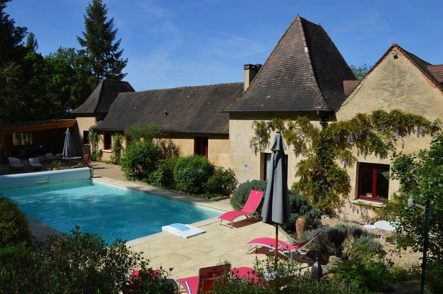 Swimming pool in Les Deux Tours