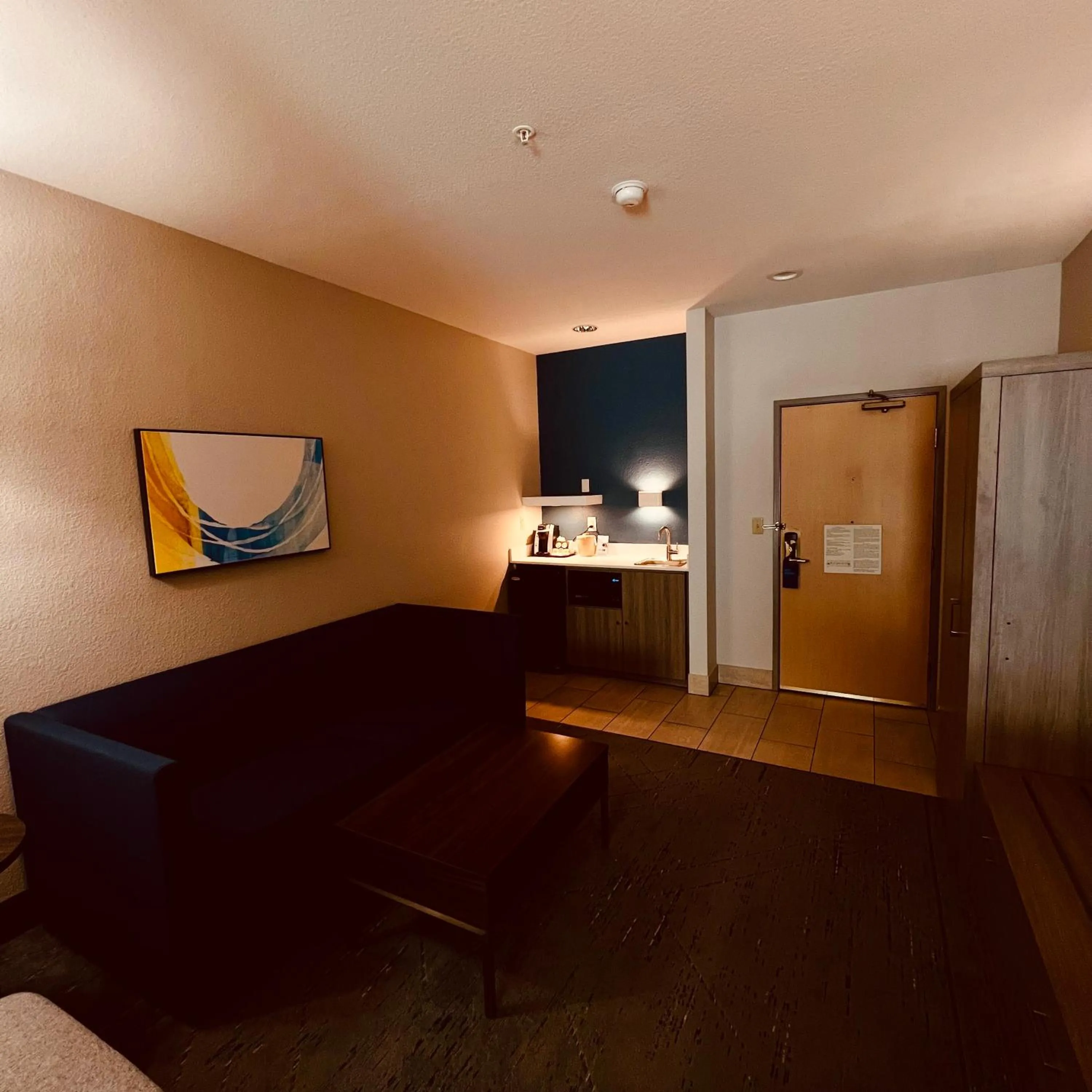 Living room in Holiday Inn Express Berkeley by IHG