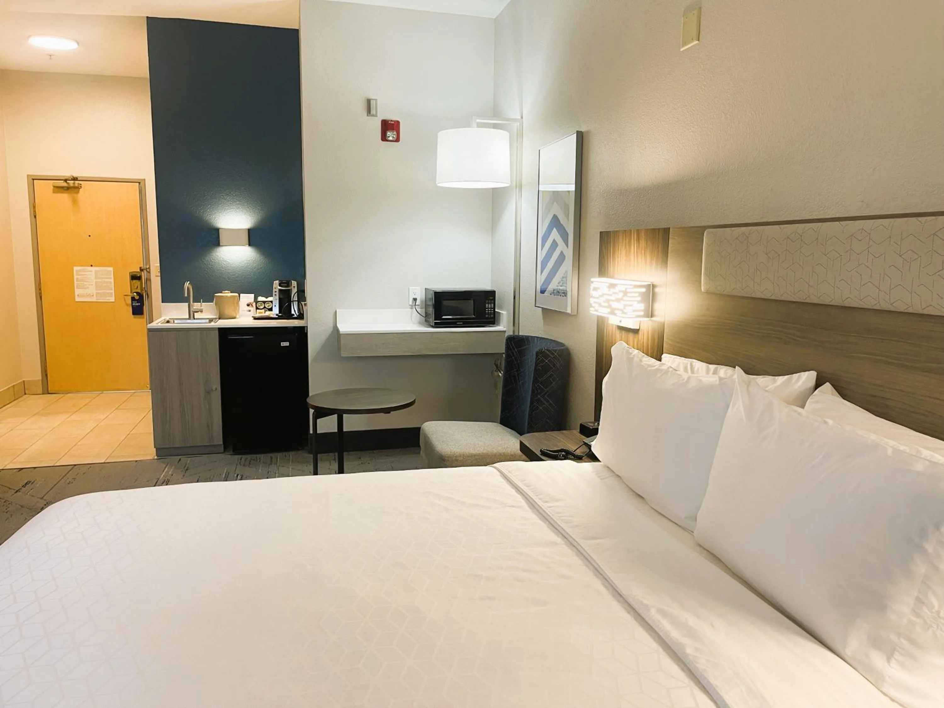 Bedroom, Bed in Holiday Inn Express Berkeley by IHG