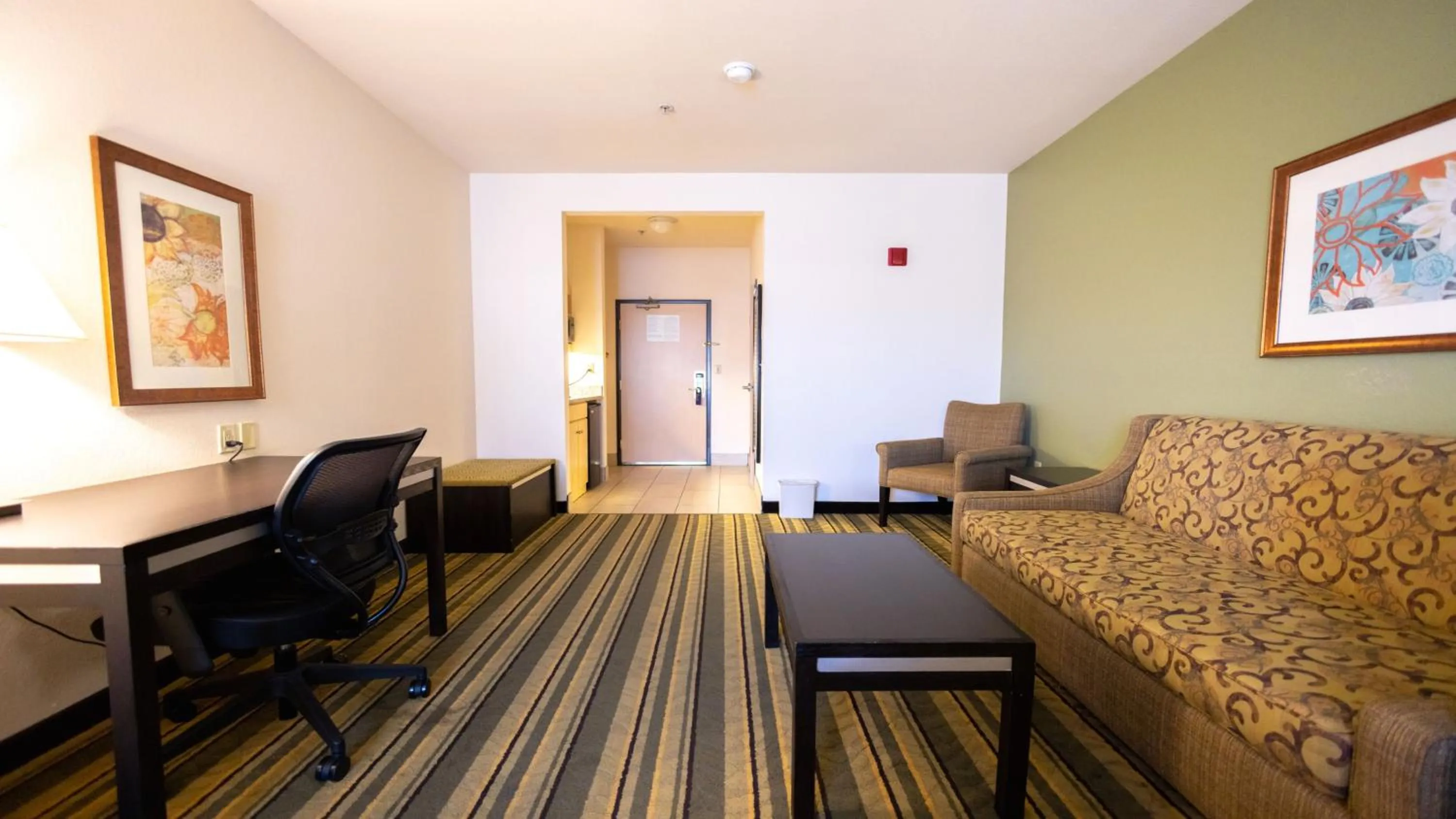 Photo of the whole room in Holiday Inn Express Berkeley by IHG